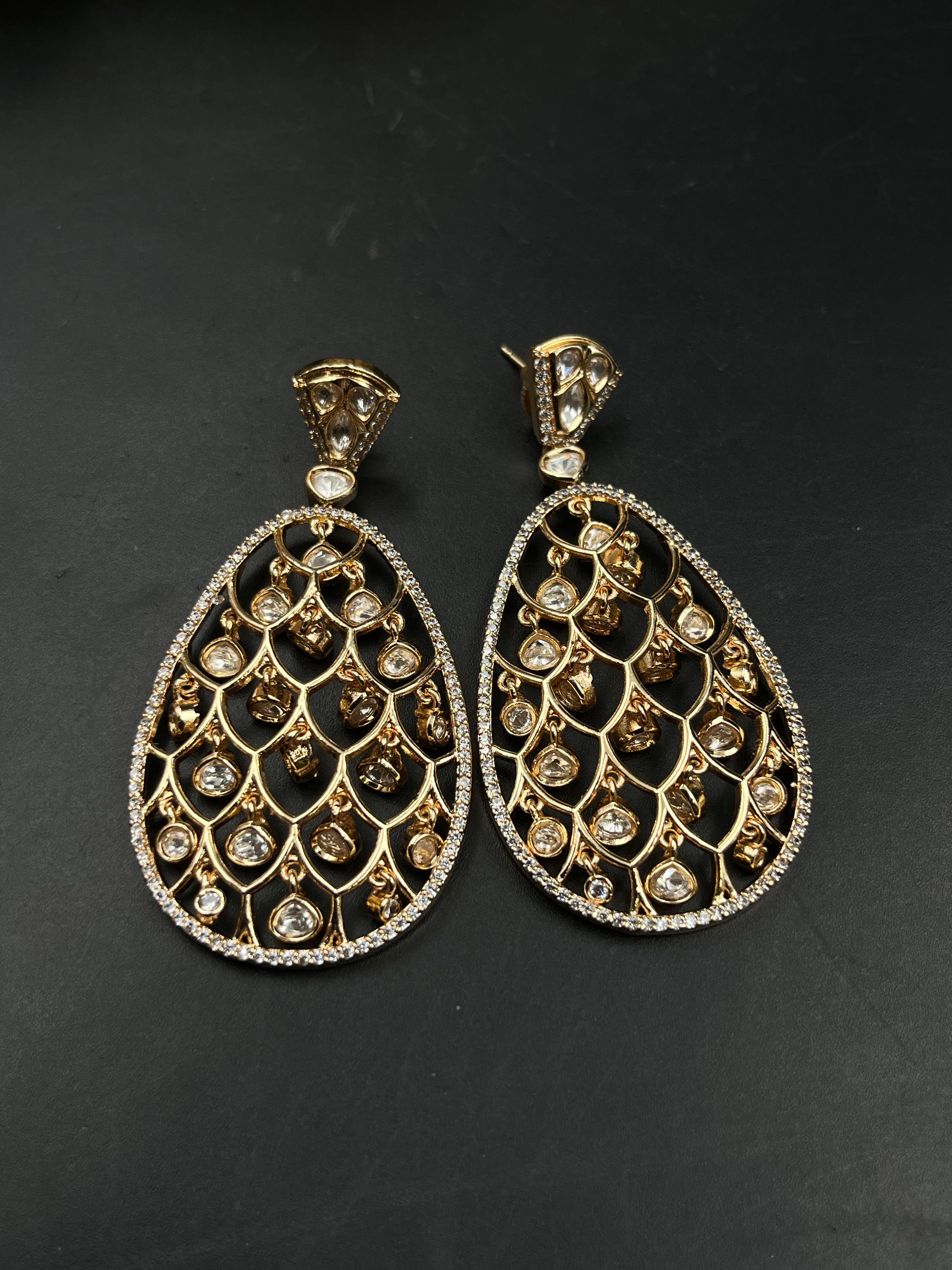KANIKA EARRING