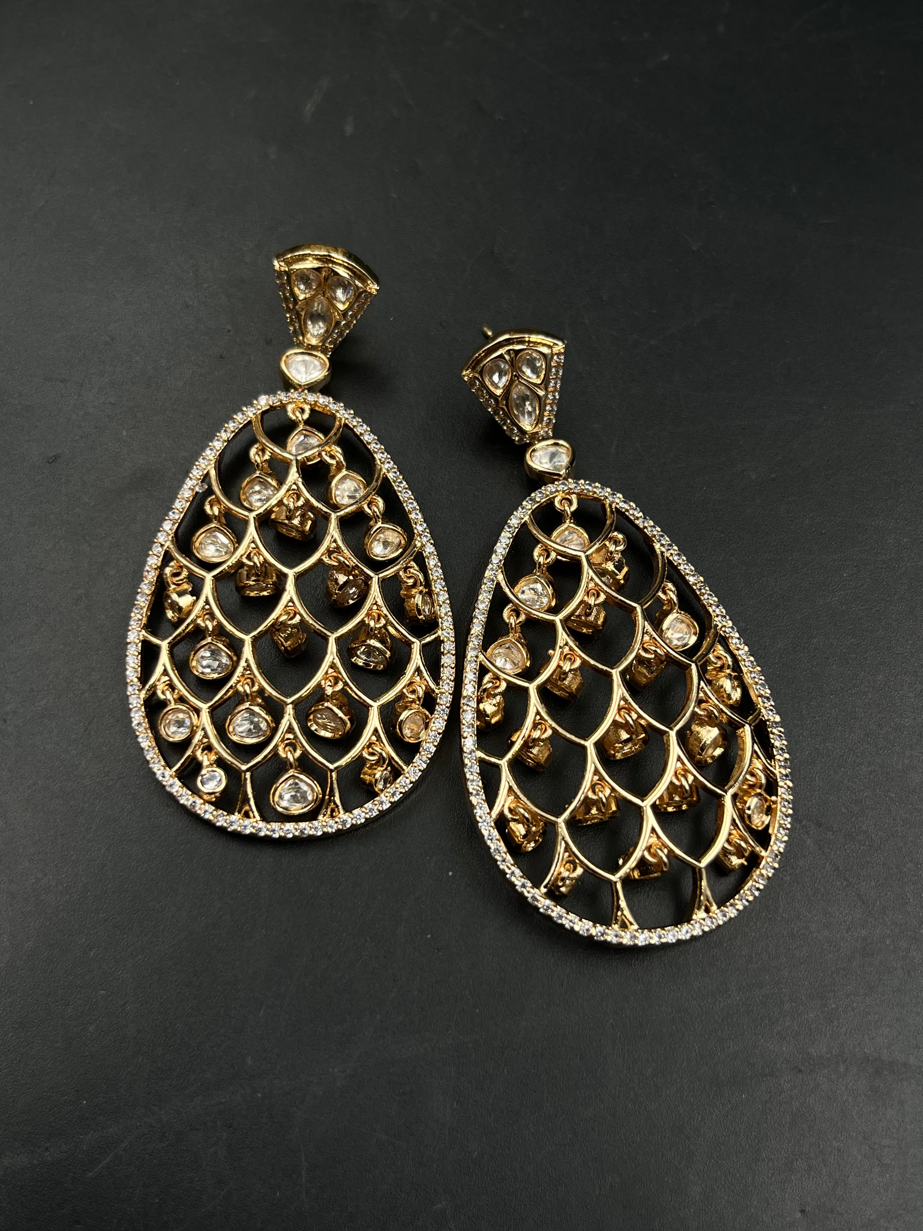 KANIKA EARRING