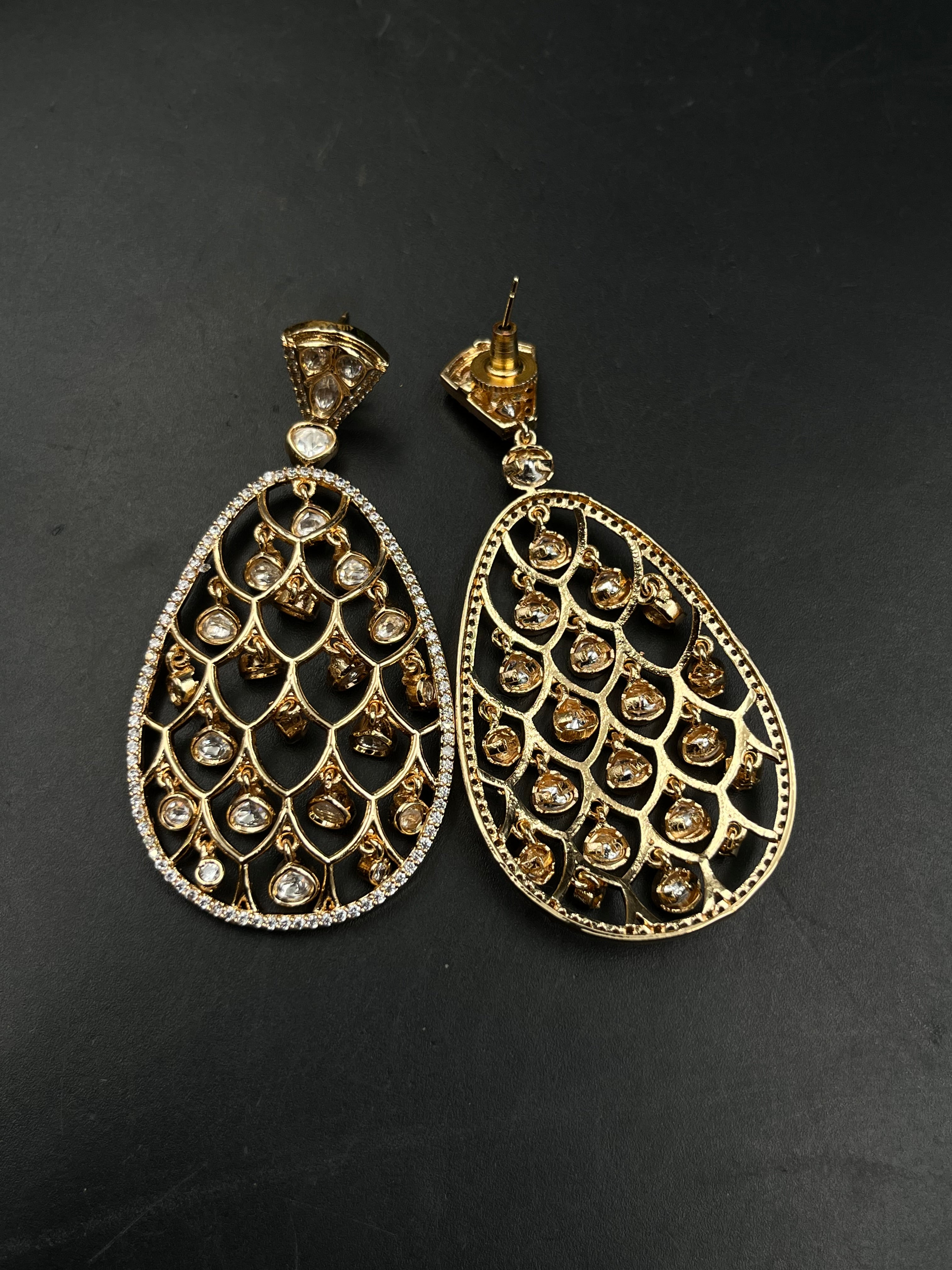 KANIKA EARRING