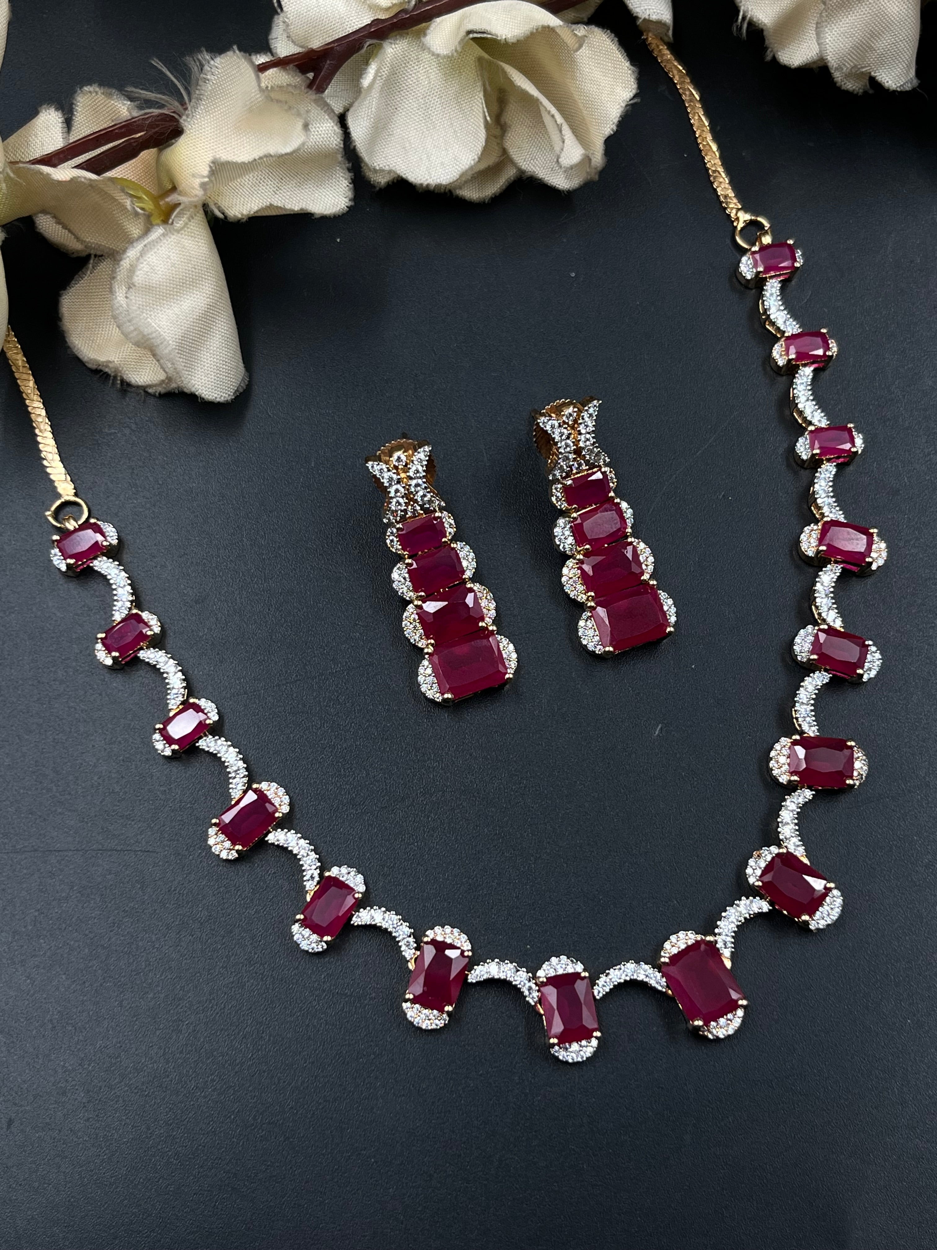 REEHA NECKLACE