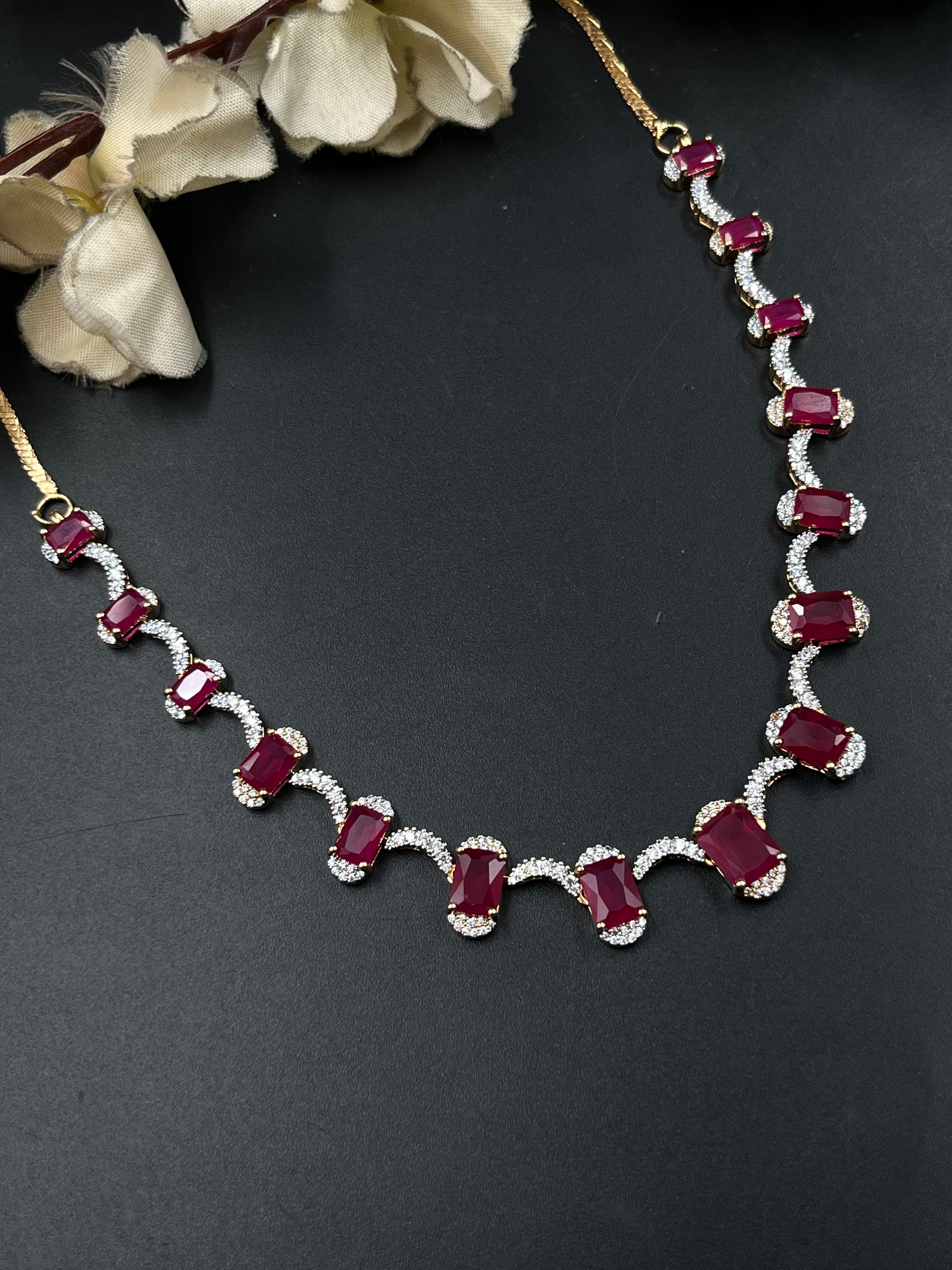 REEHA NECKLACE
