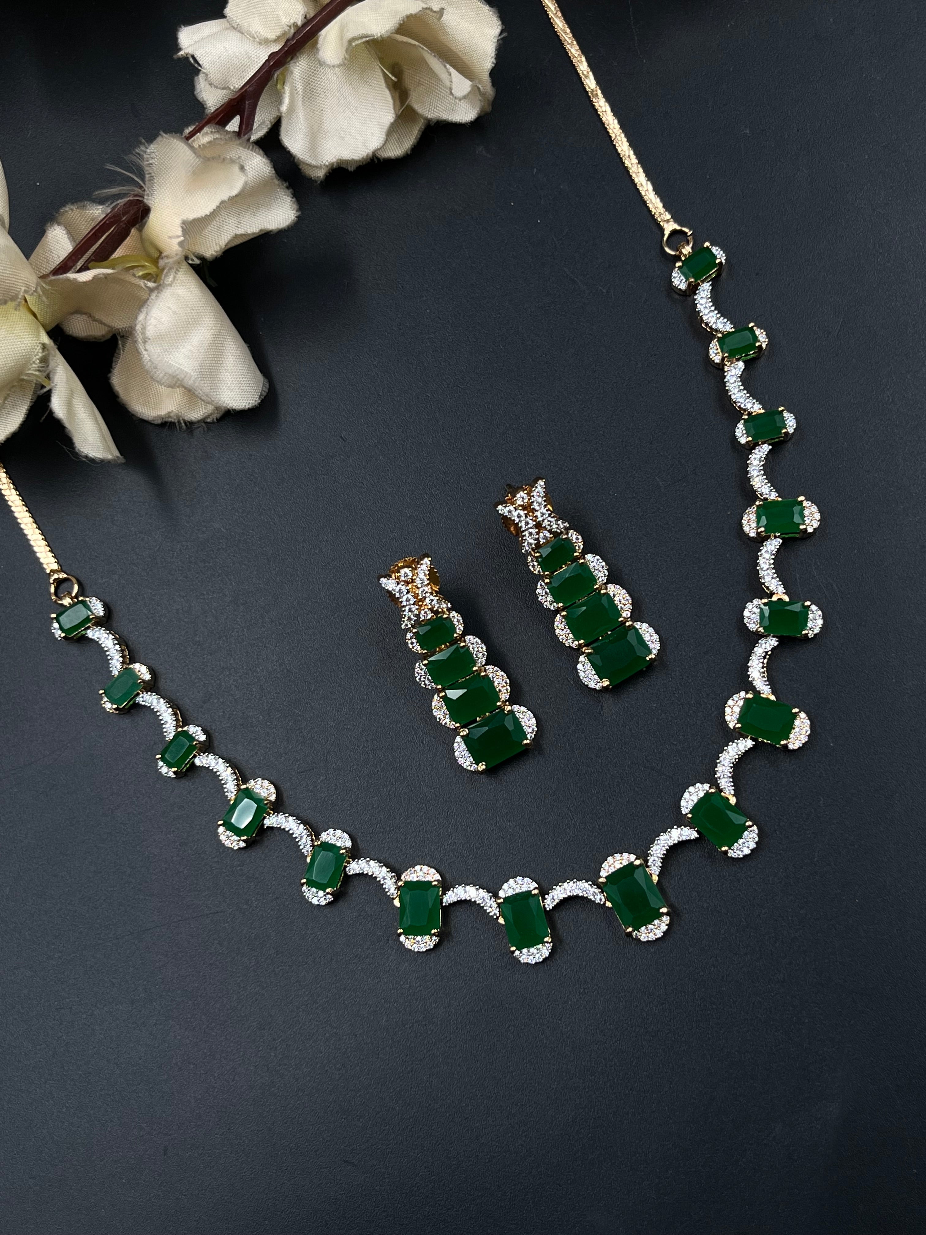 REEHA NECKLACE