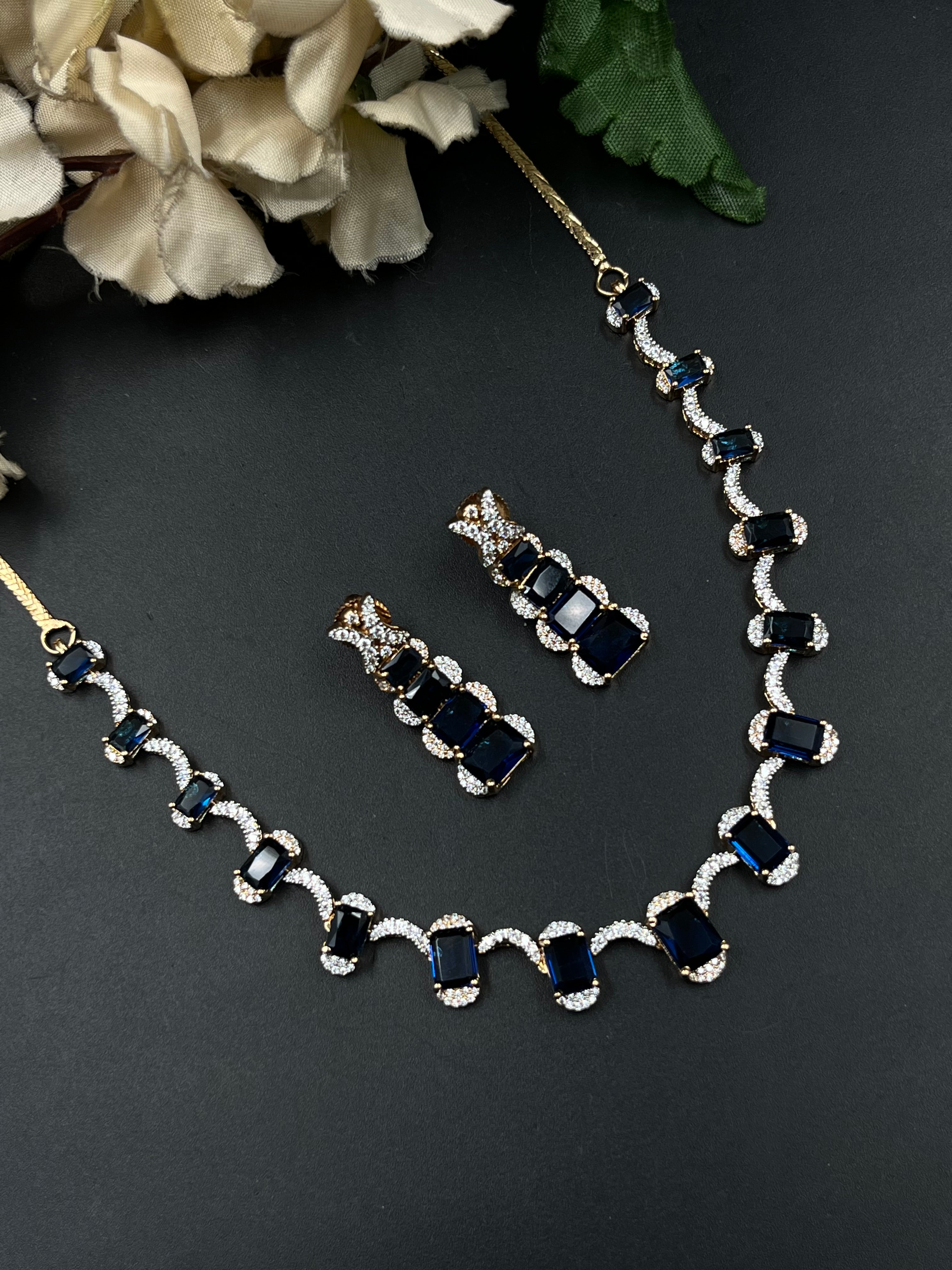 REEHA NECKLACE