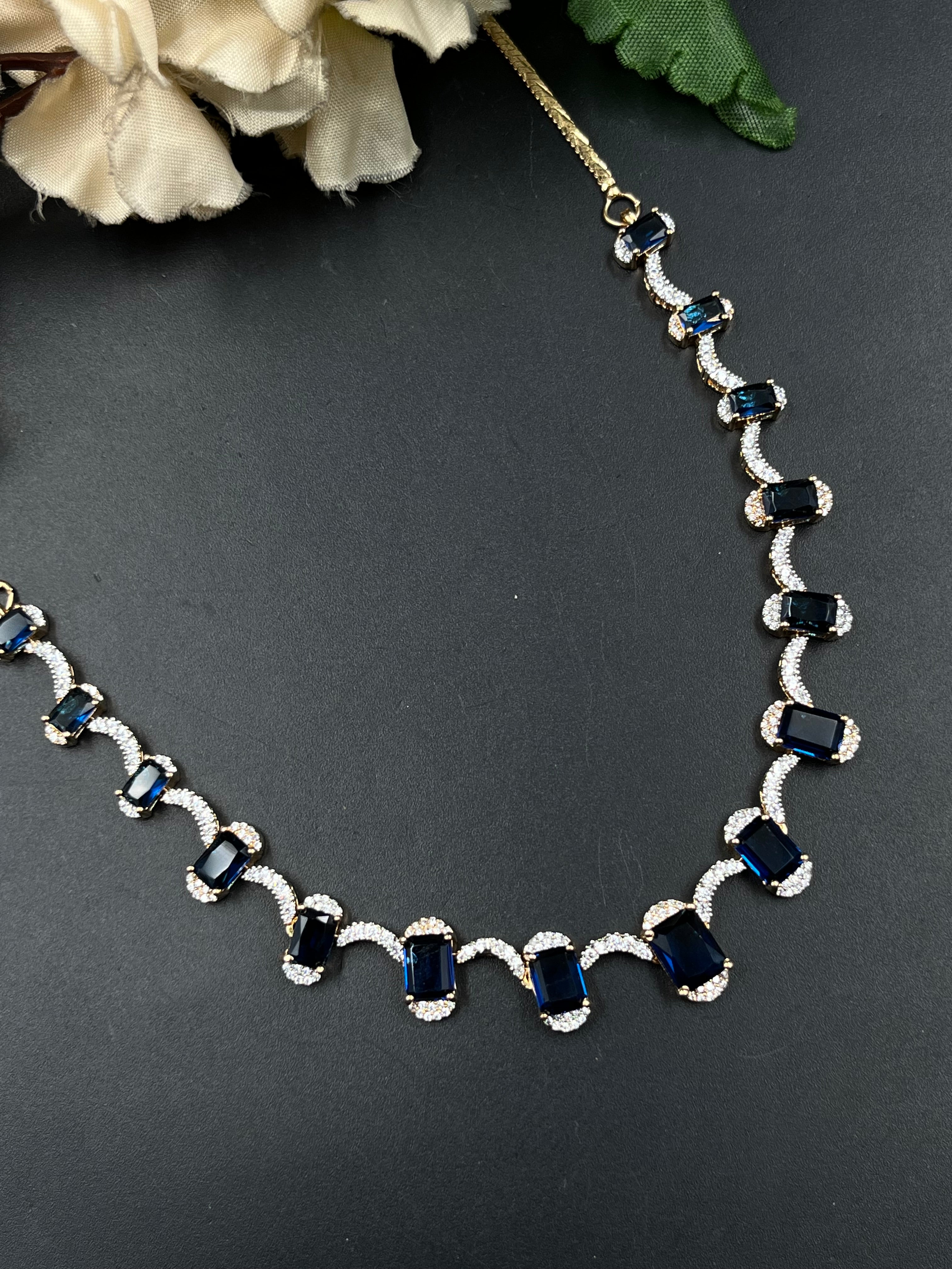 REEHA NECKLACE