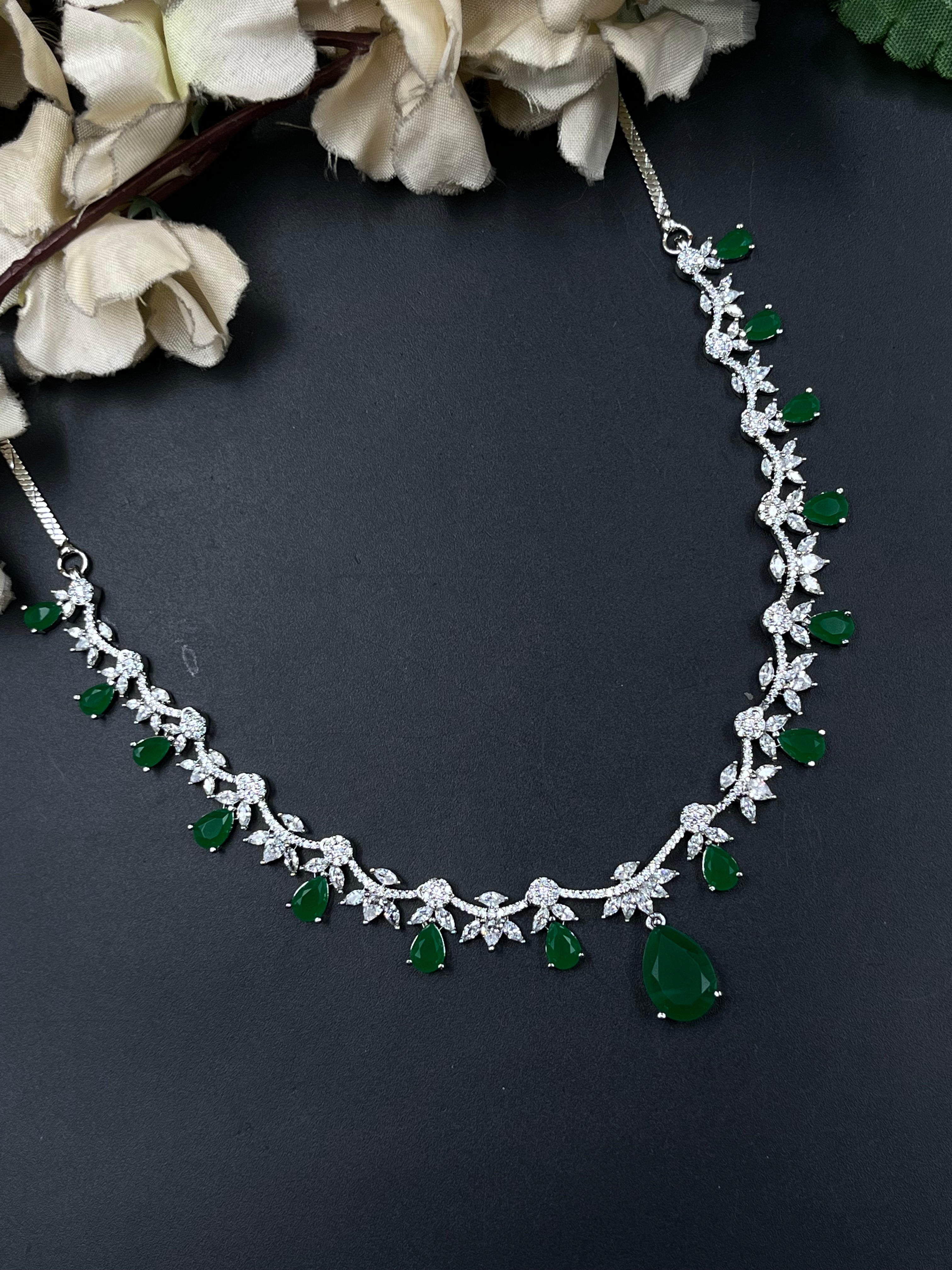 TAIA NECKLACE
