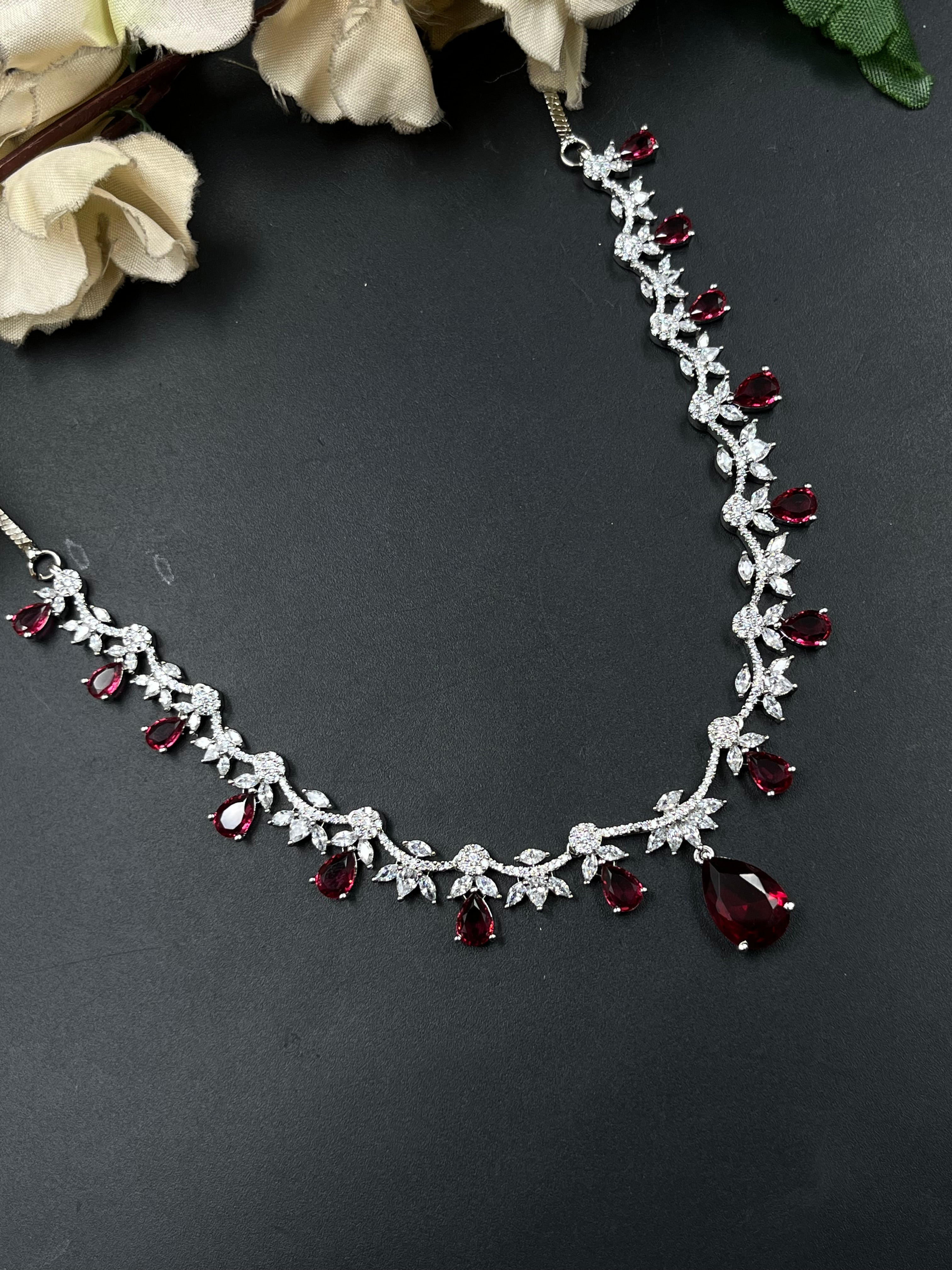TAIA NECKLACE