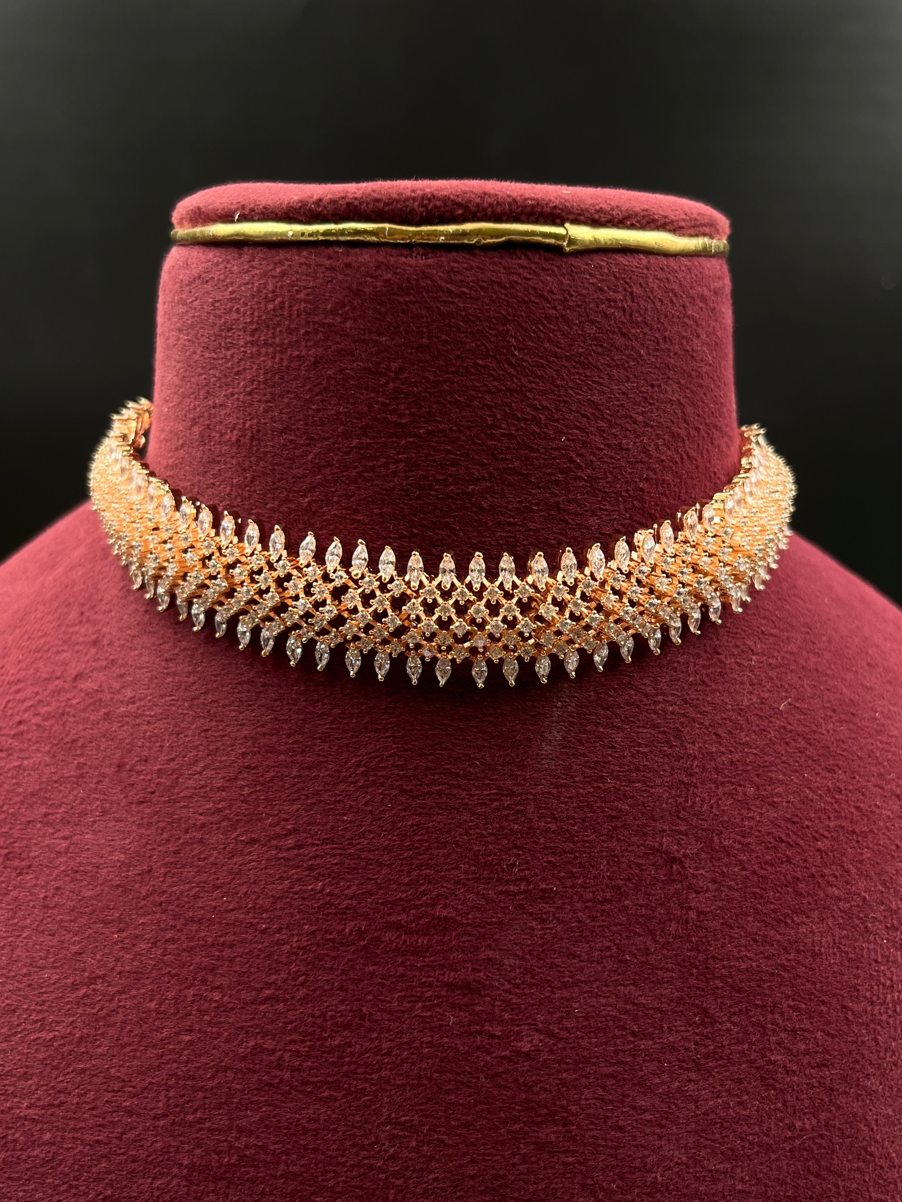 ISHIKA NECKLACE