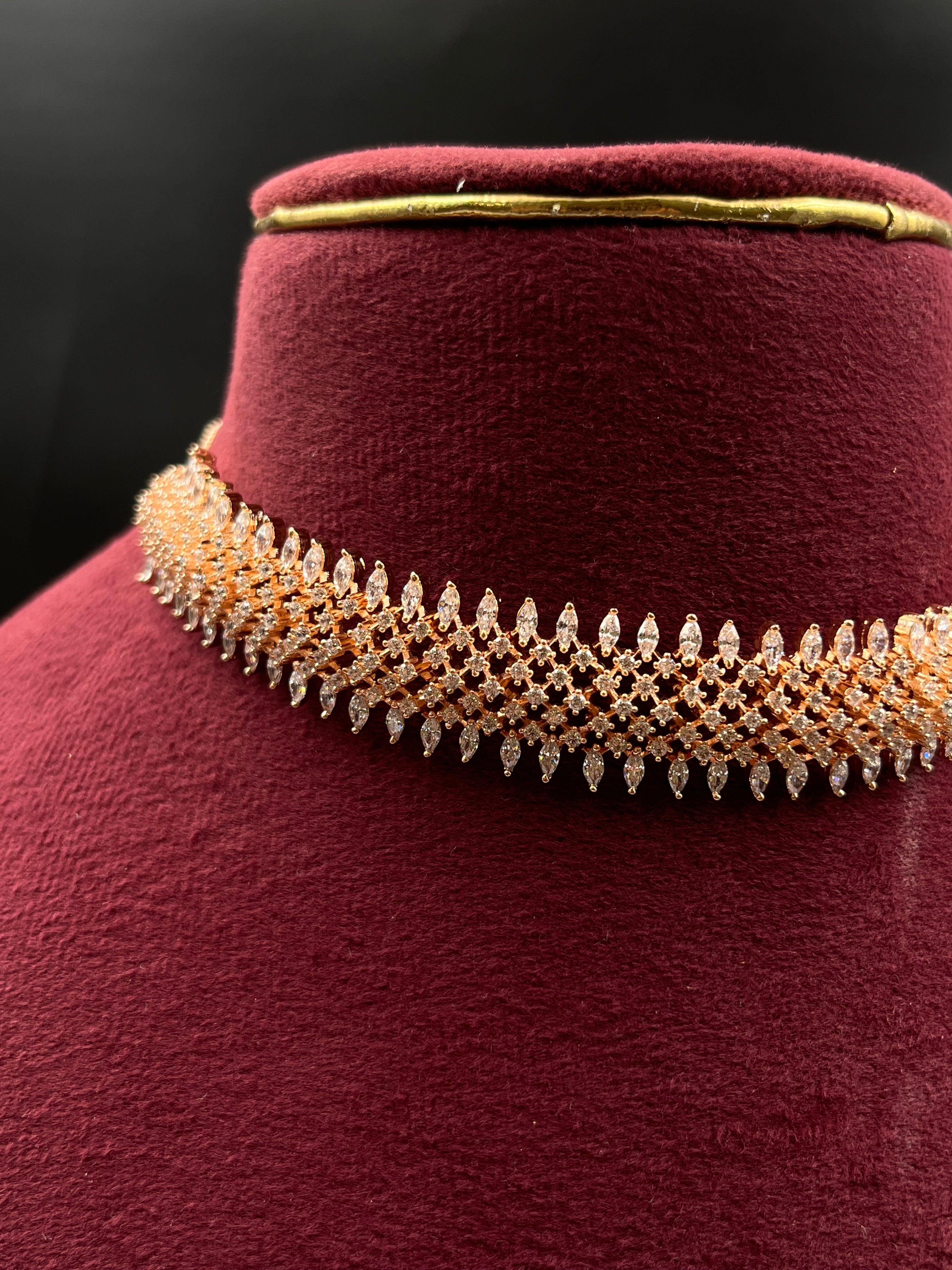 ISHIKA NECKLACE