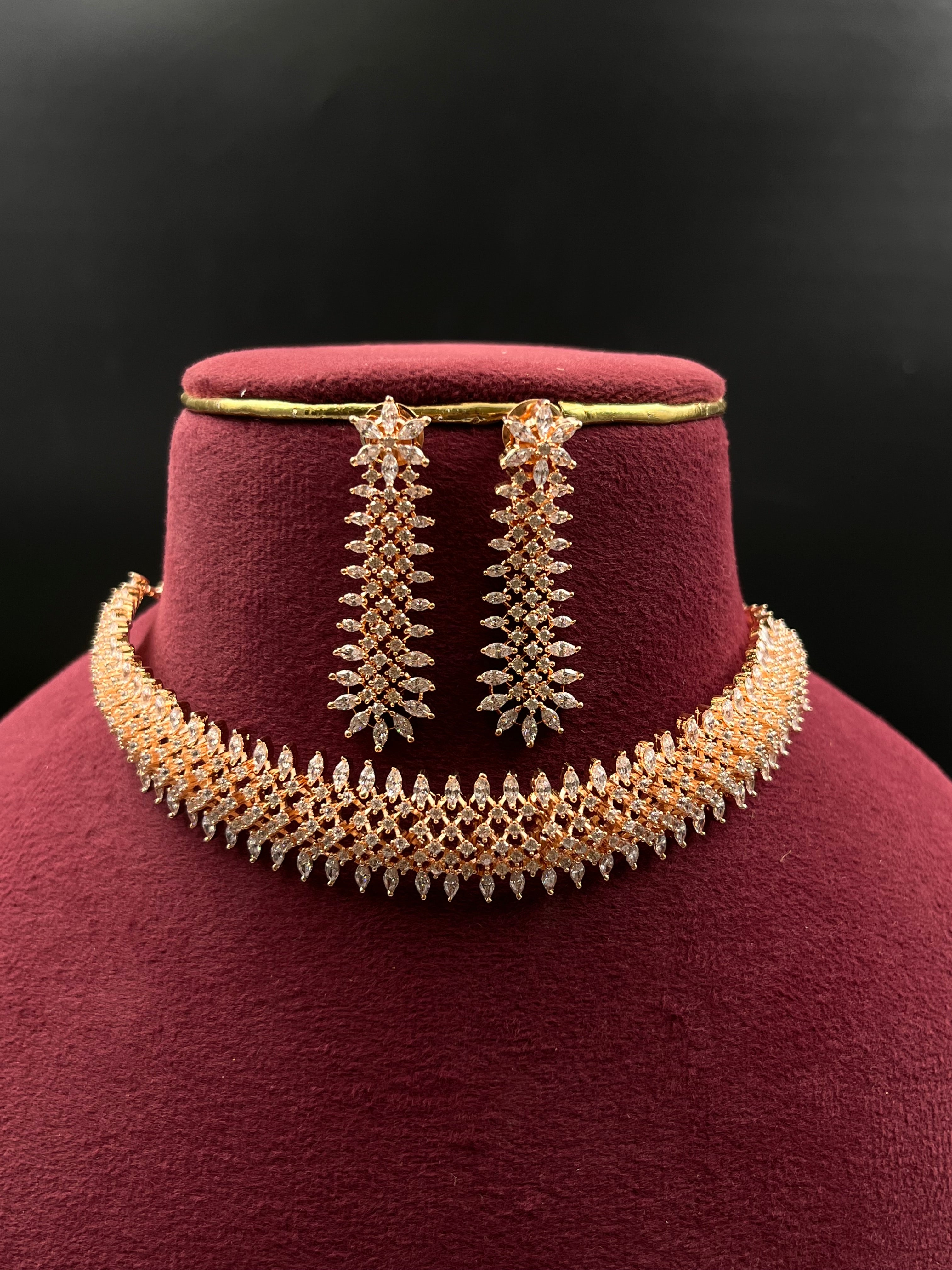 ISHIKA NECKLACE