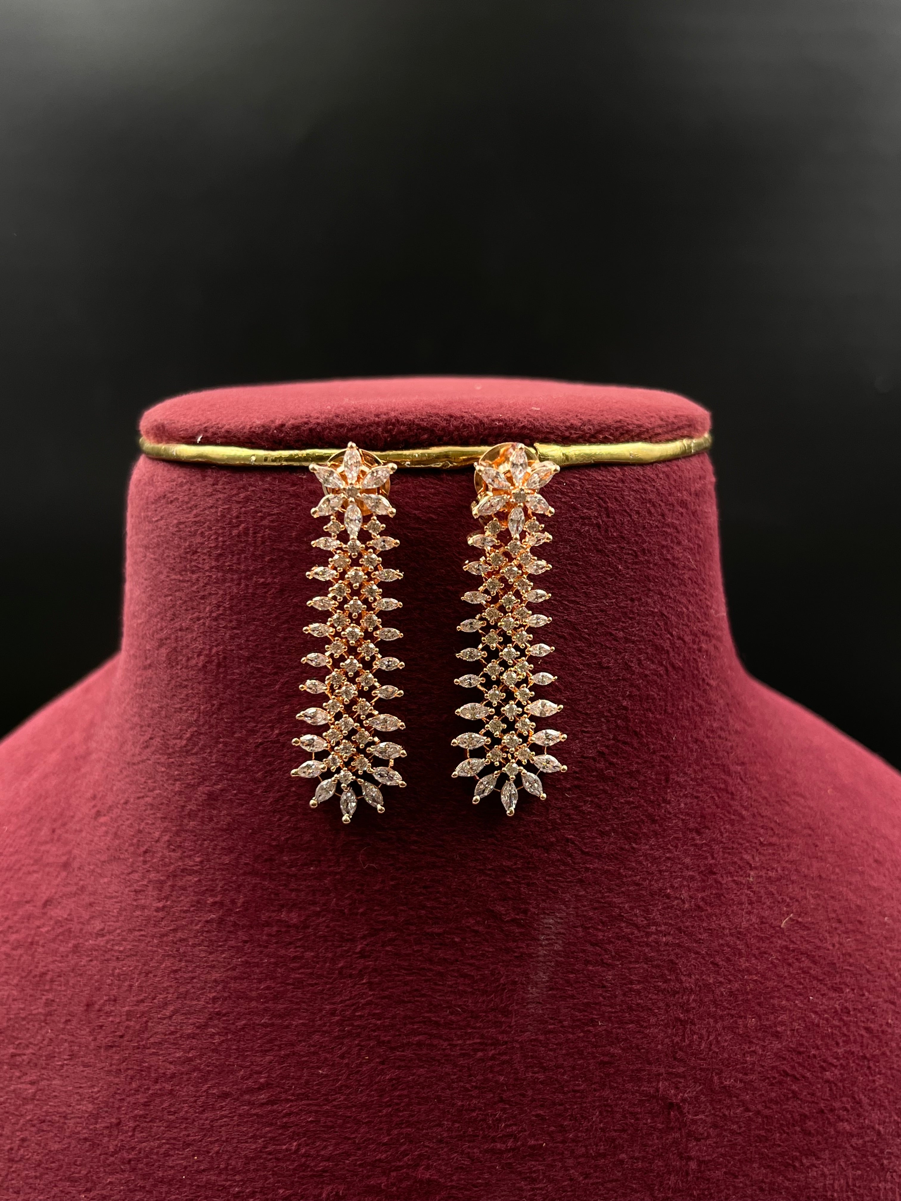 ISHIKA NECKLACE