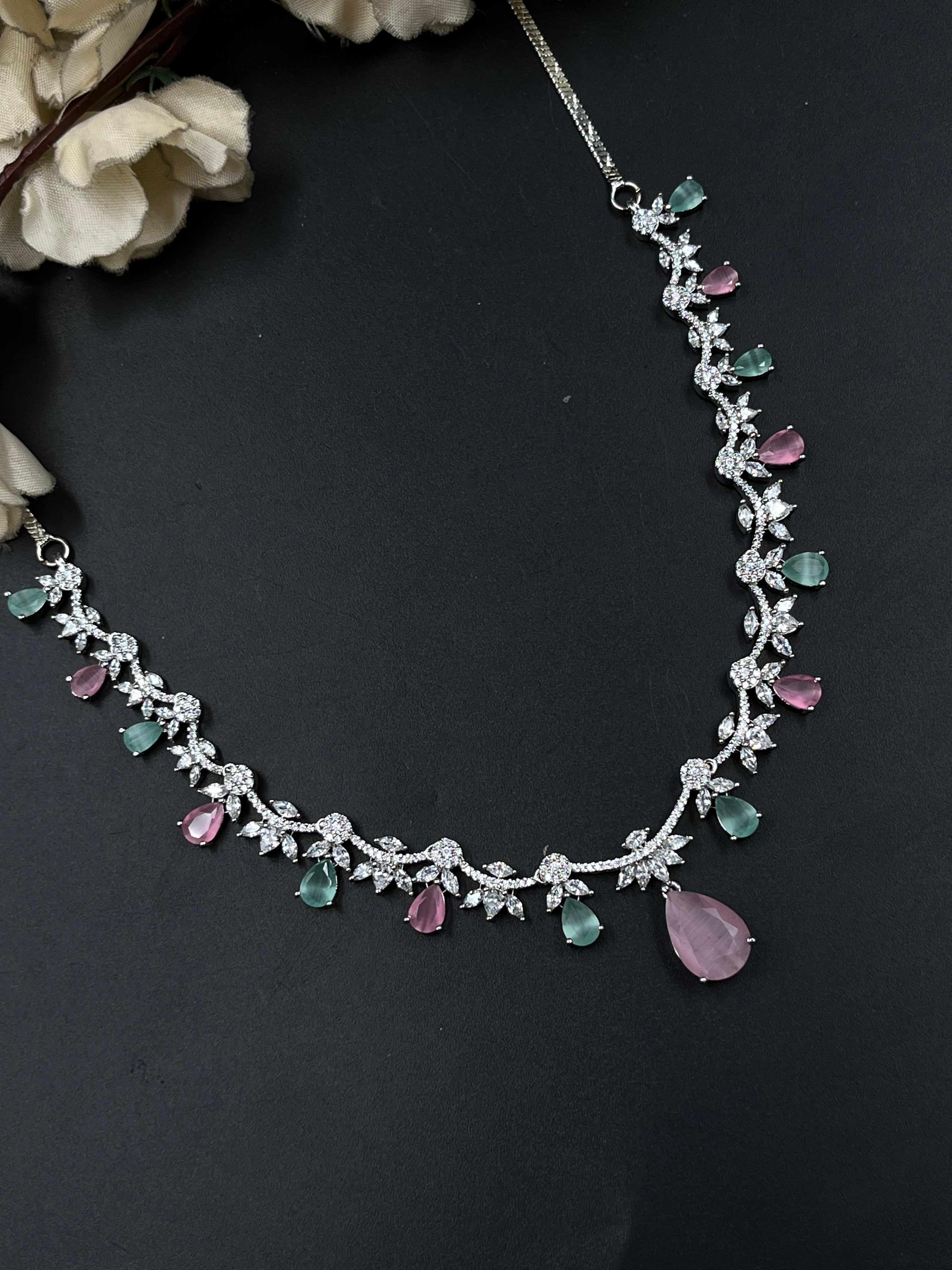 TAIA NECKLACE