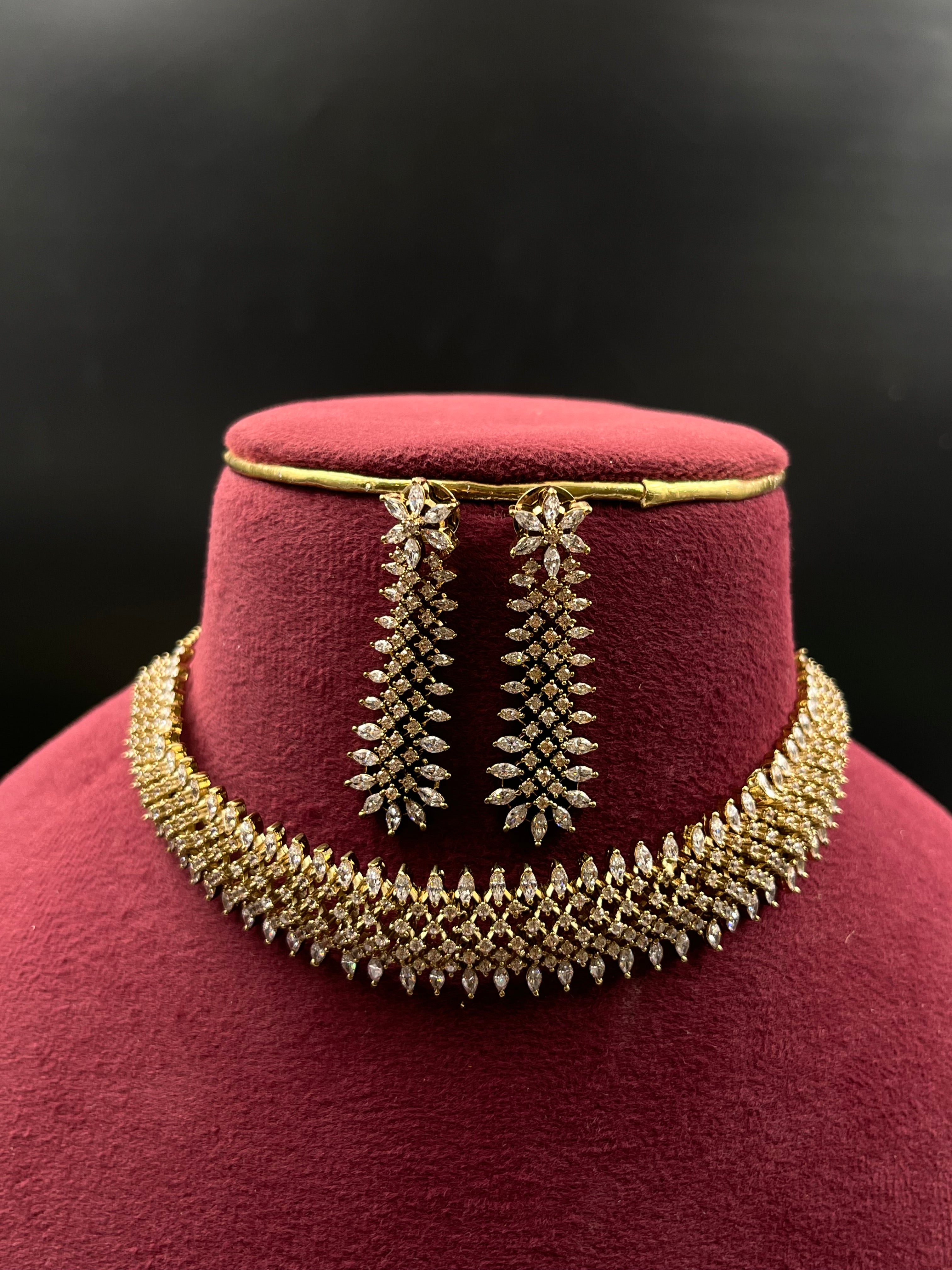 ISHIKA NECKLACE