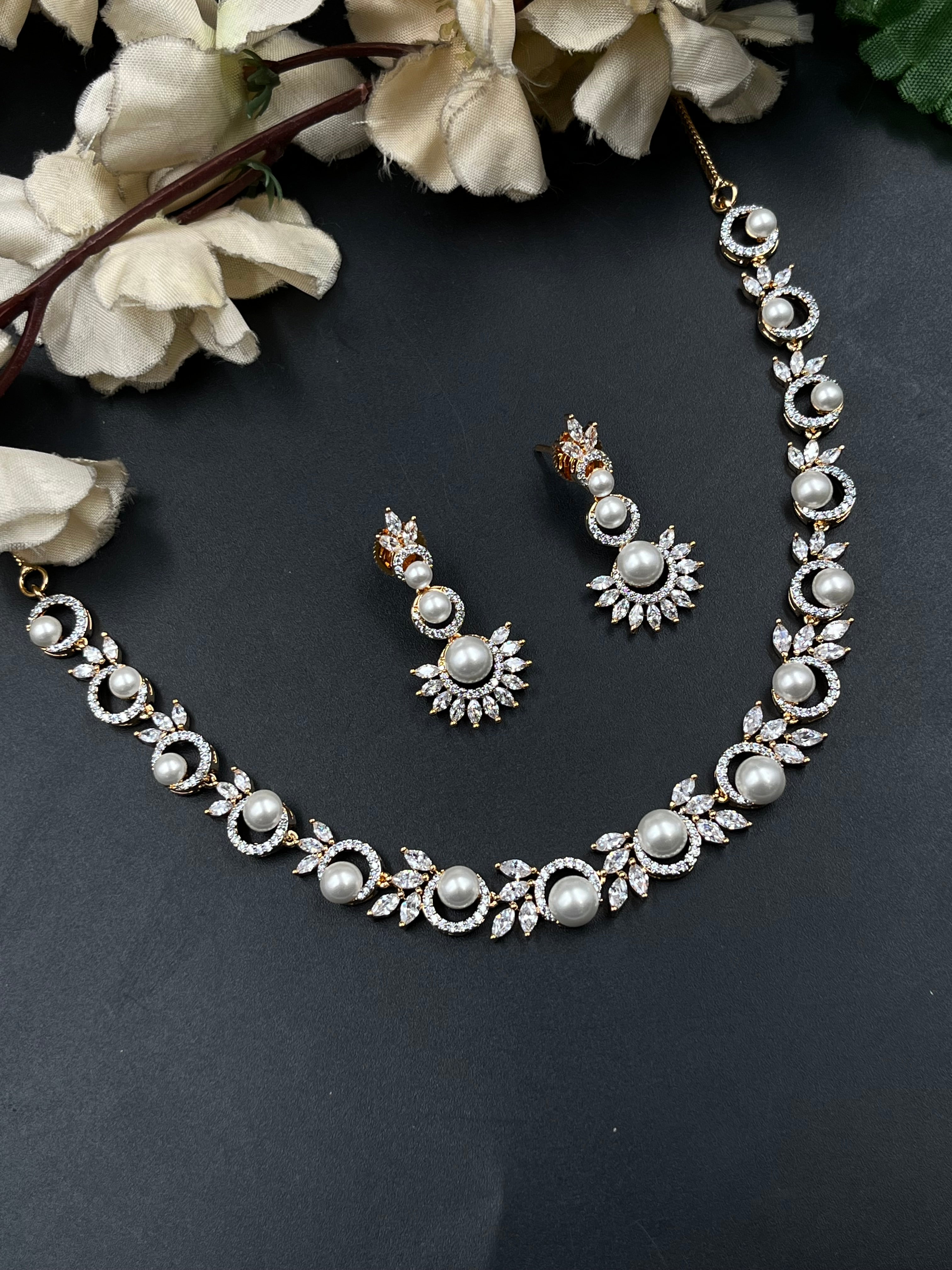 FIYA NECKLACE
