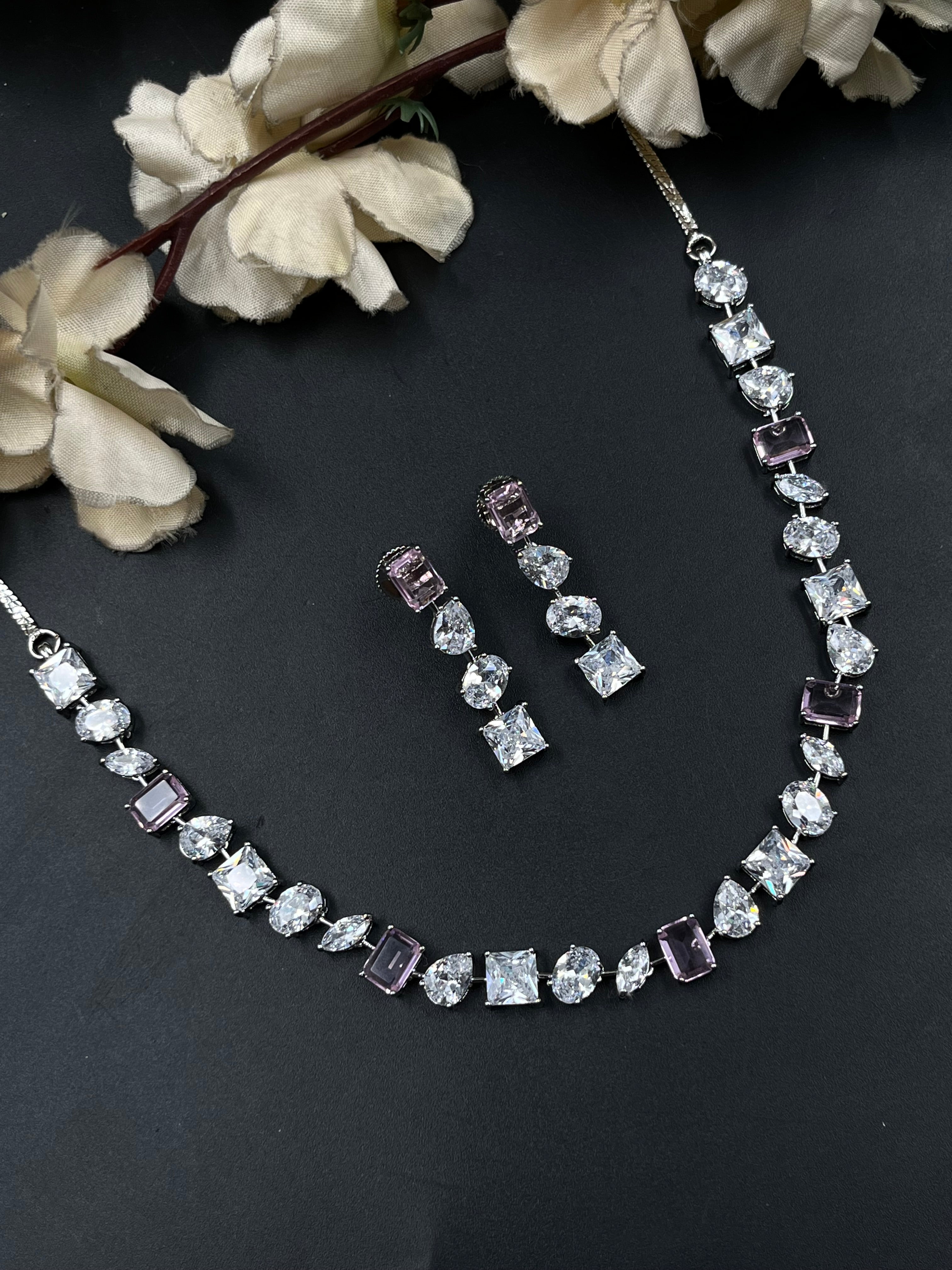 INIYA NECKLACE