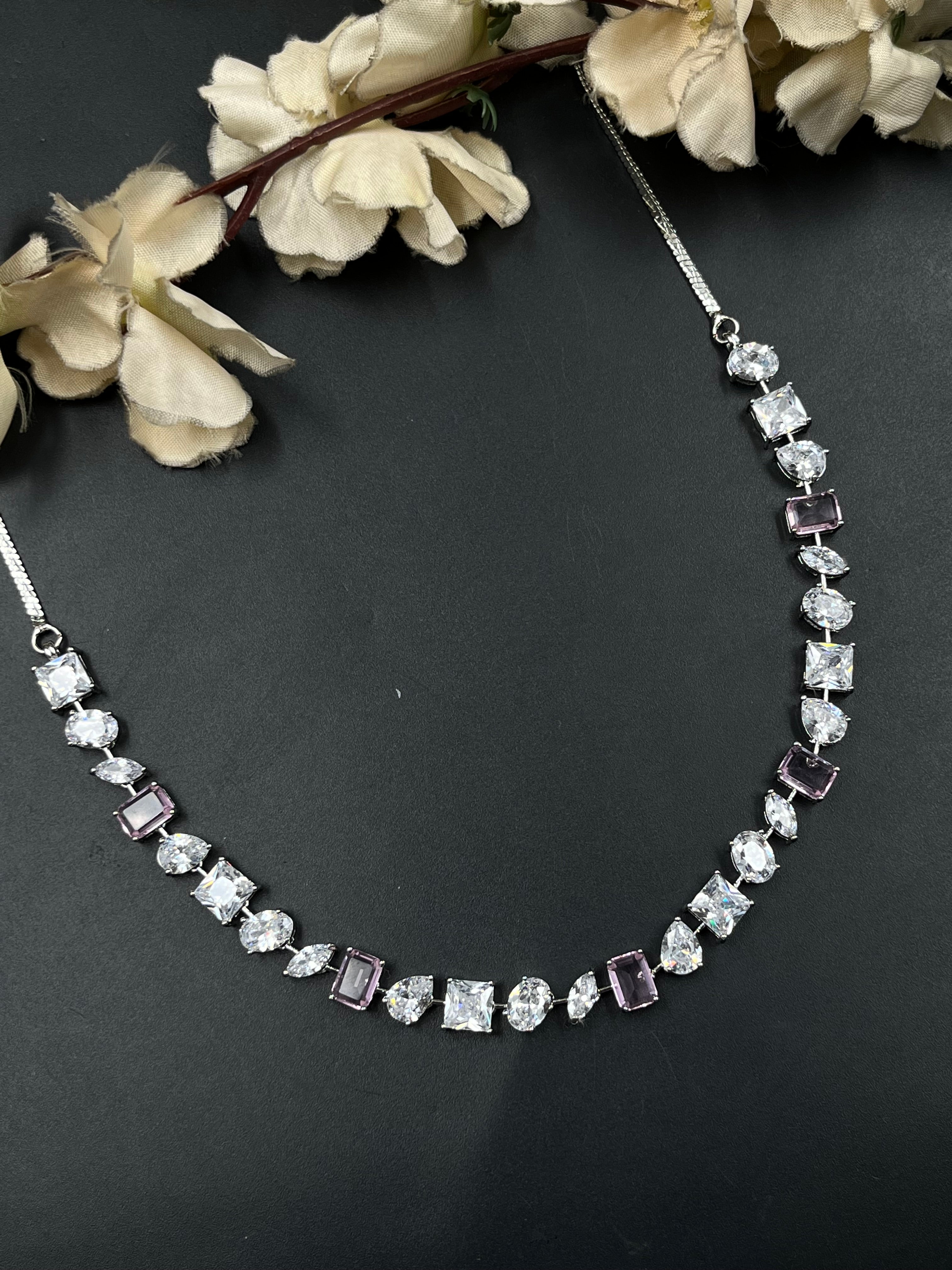 INIYA NECKLACE