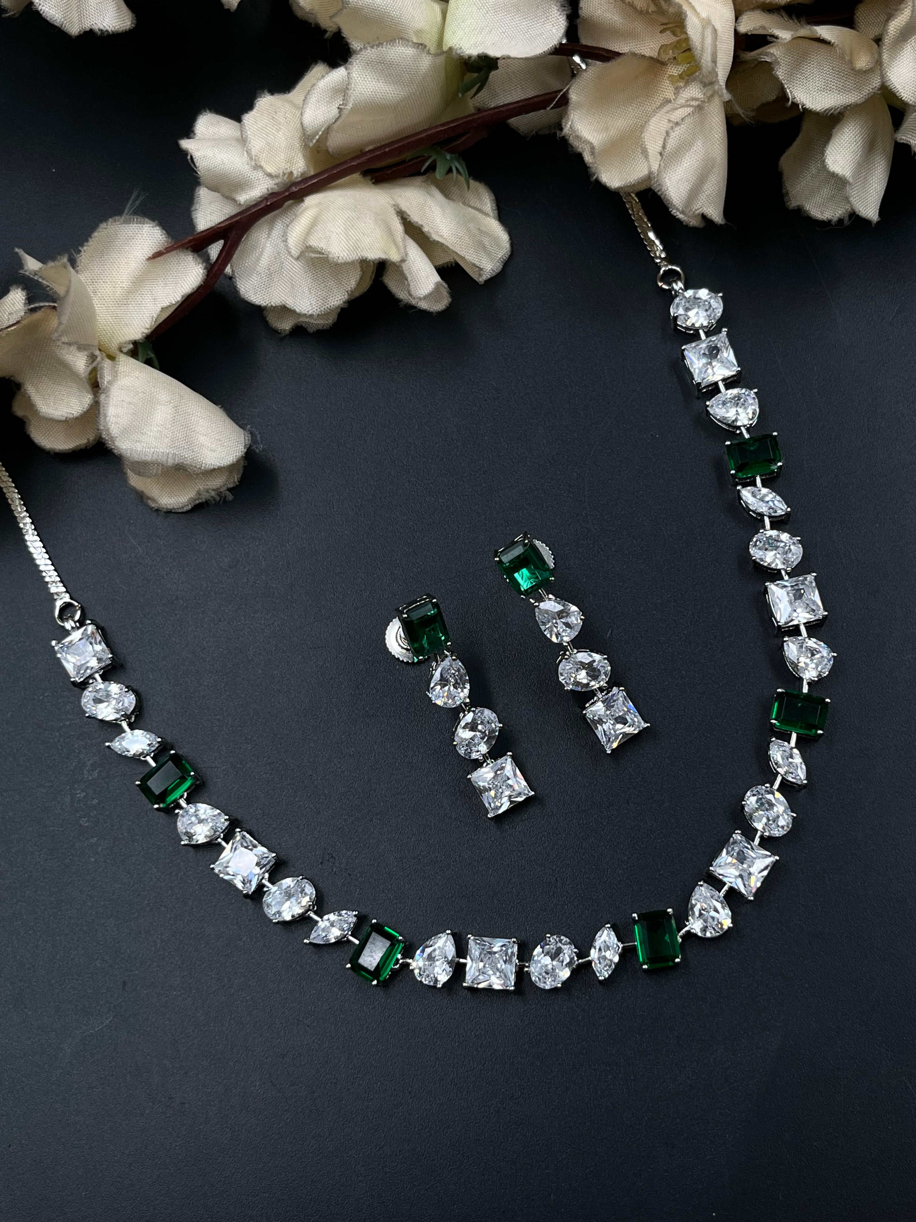 INIYA NECKLACE