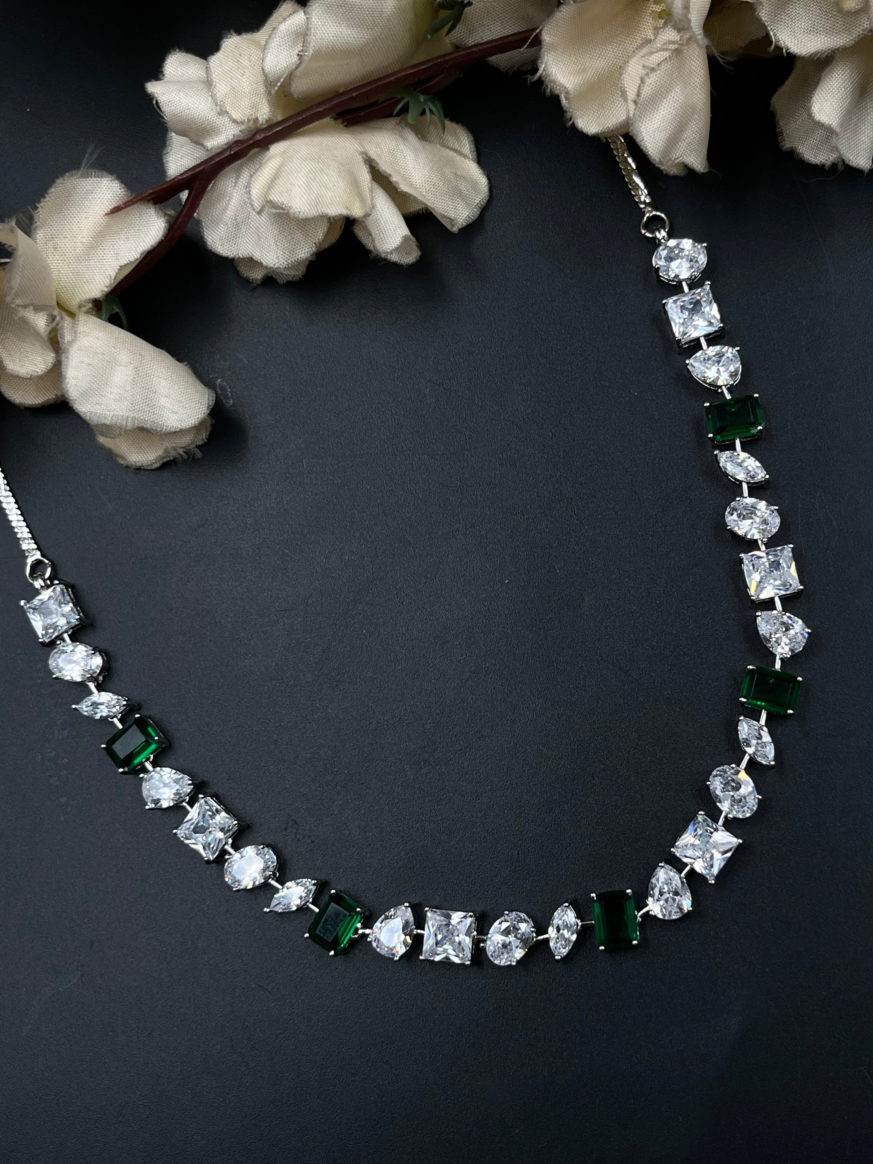 INIYA NECKLACE