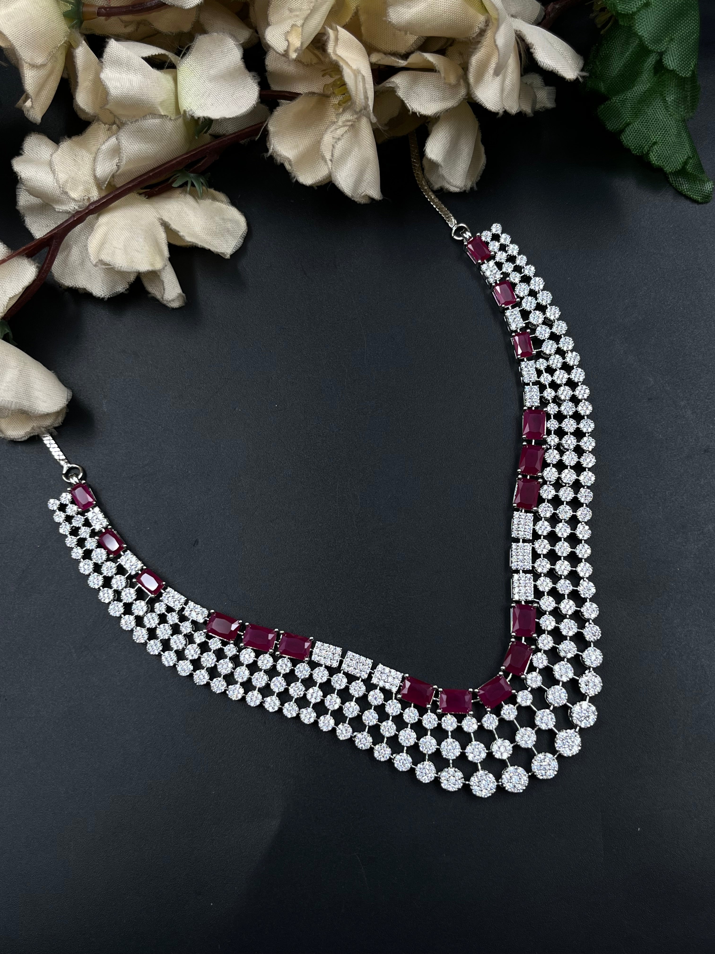 SIYA NECKLACE