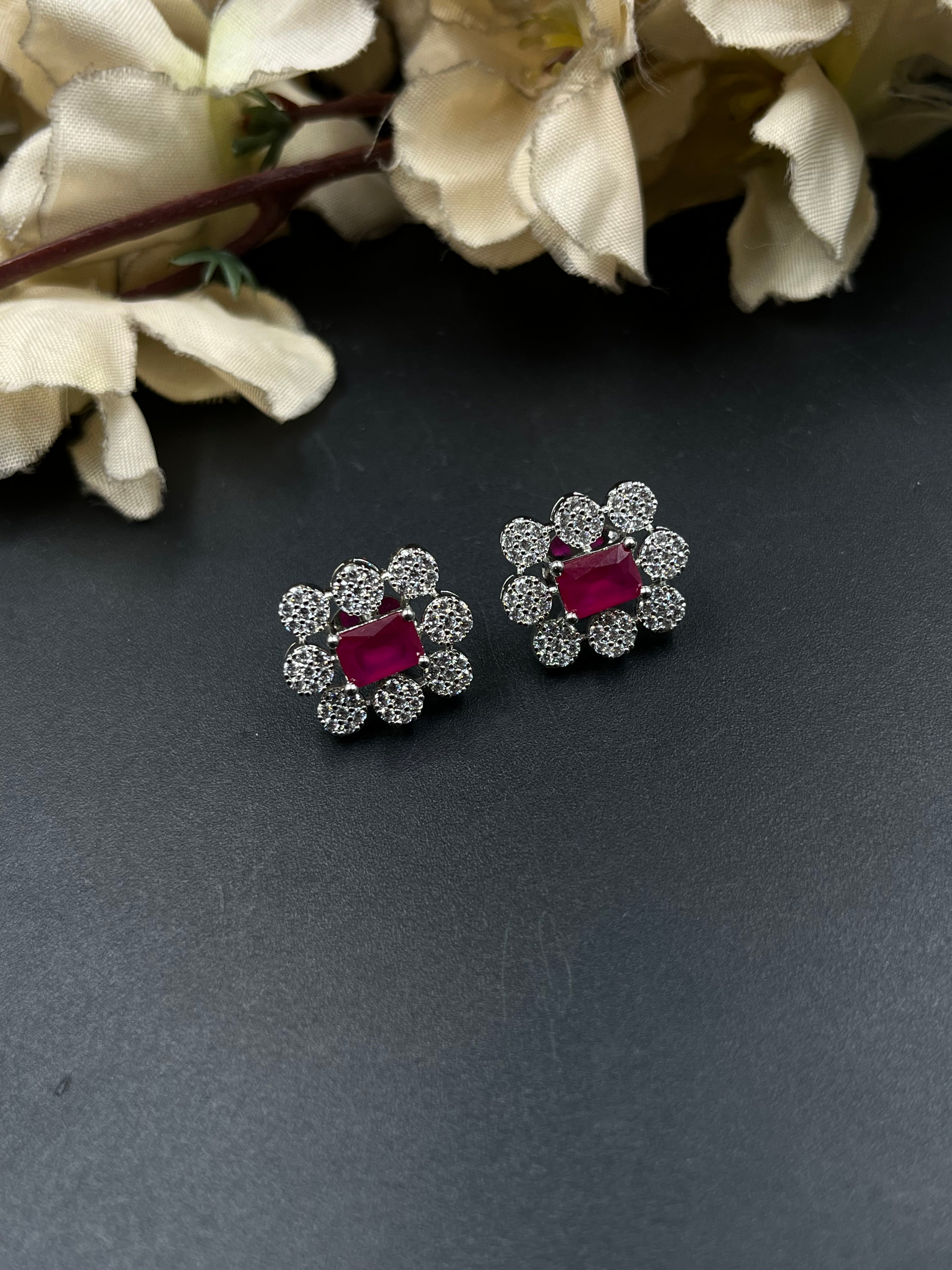 SIYA NECKLACE