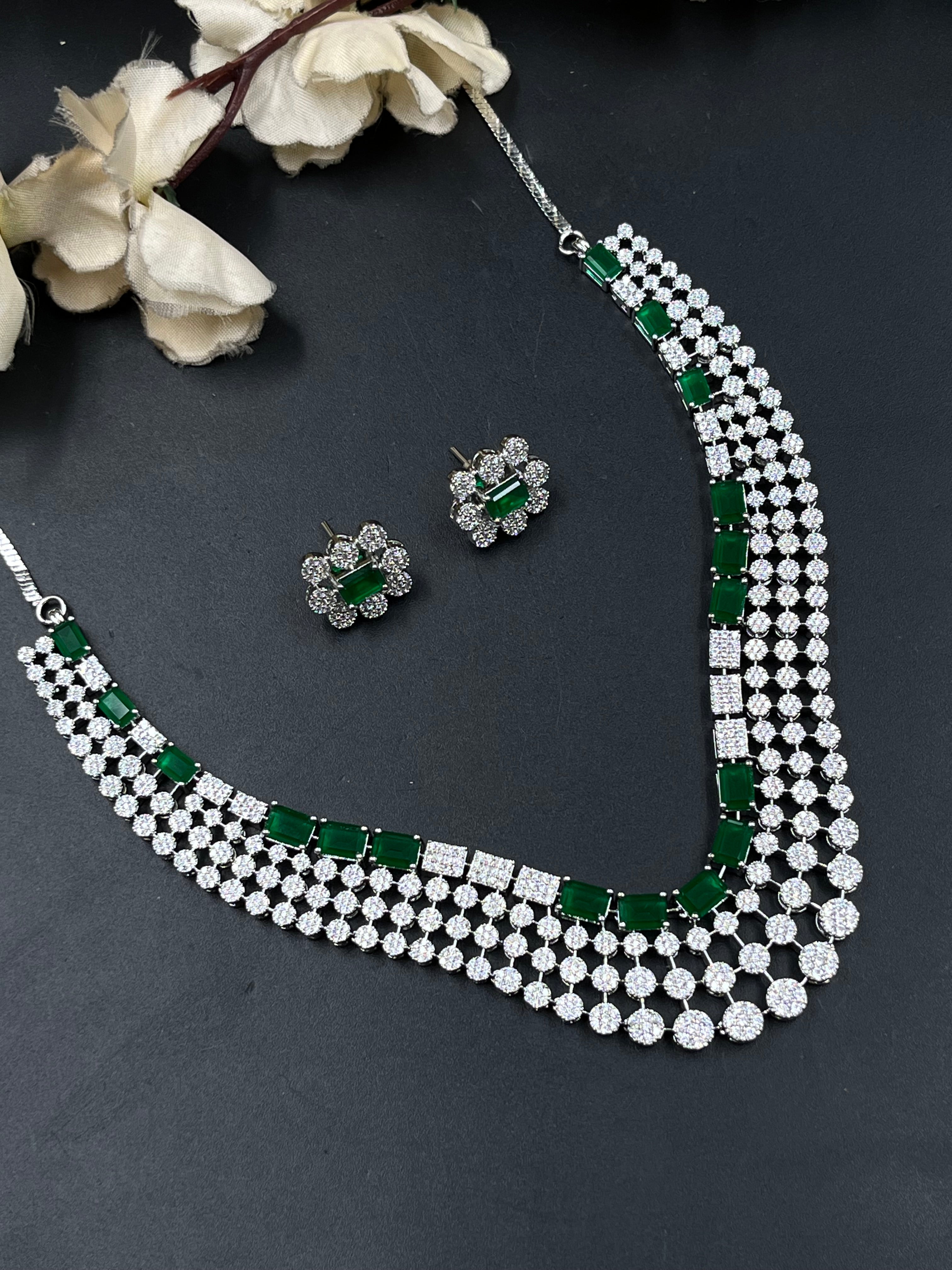 SIYA NECKLACE