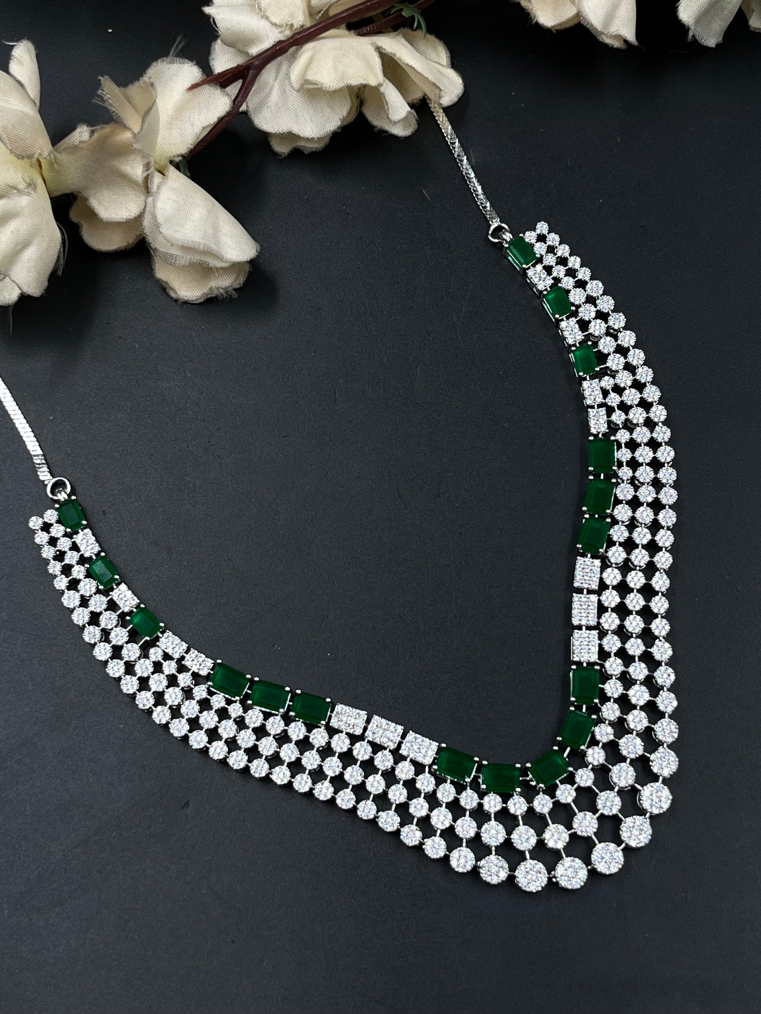 SIYA NECKLACE