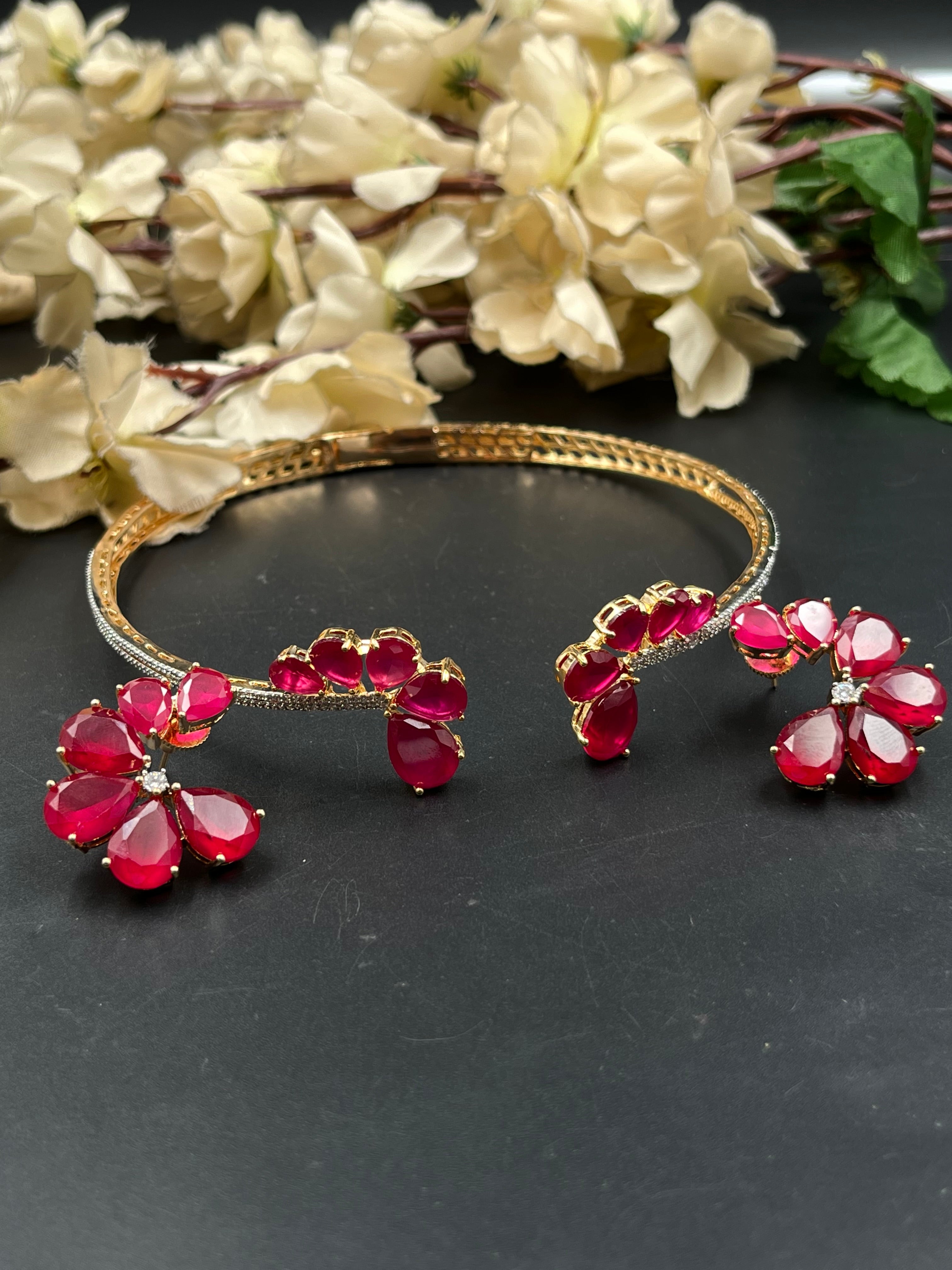 LIYA NECKLACE