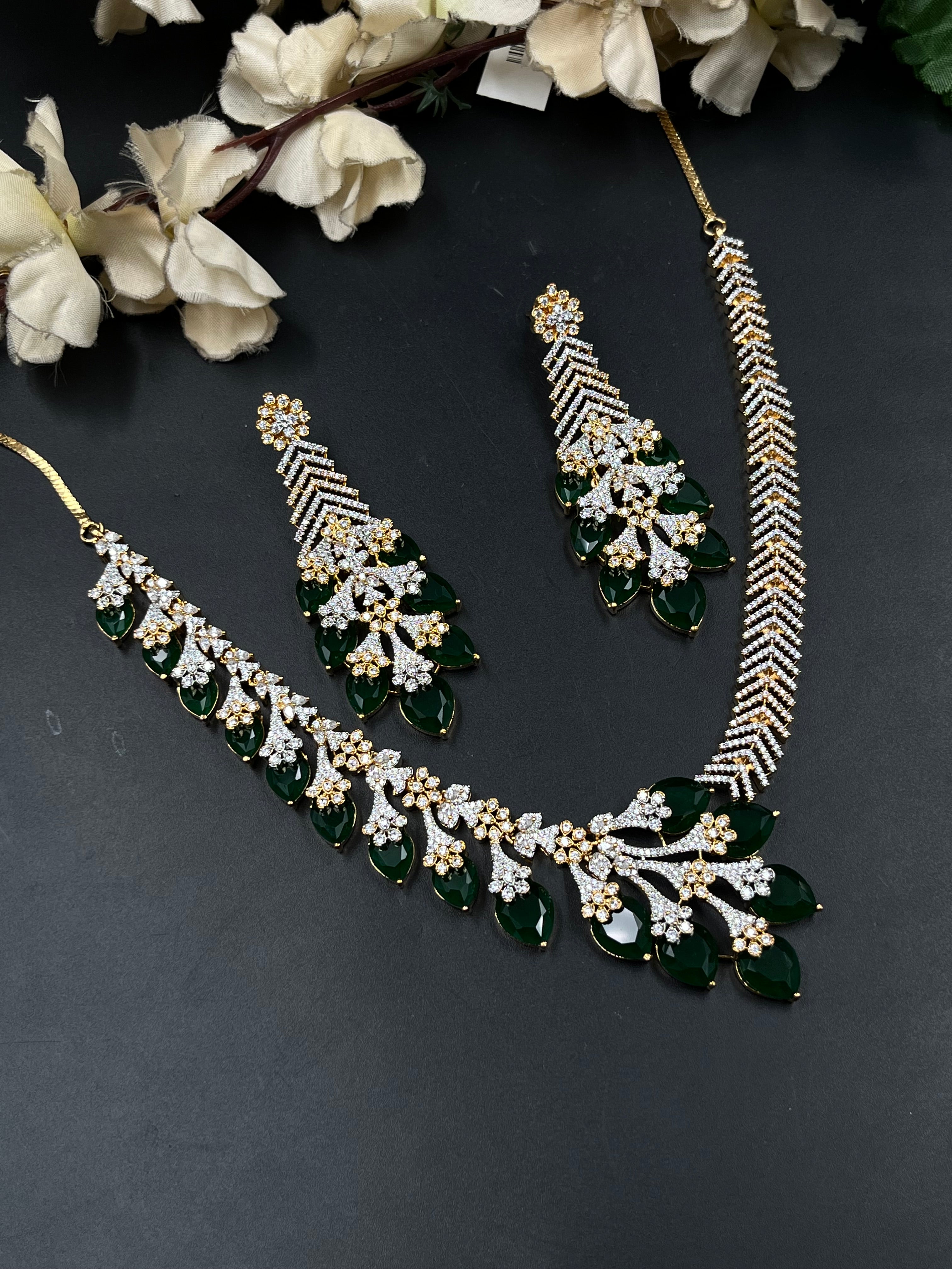 KIYAS NECKLACE