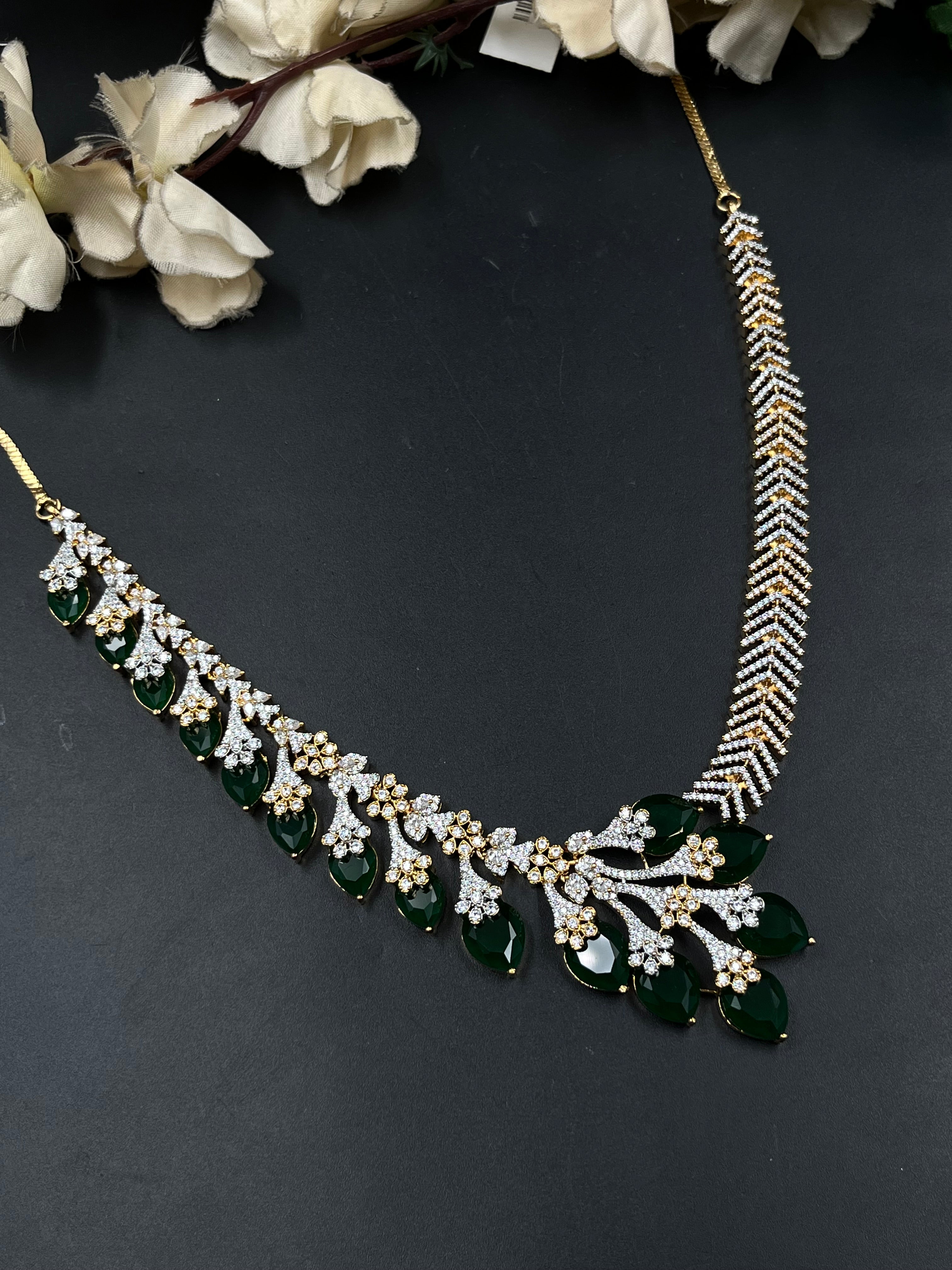 KIYAS NECKLACE