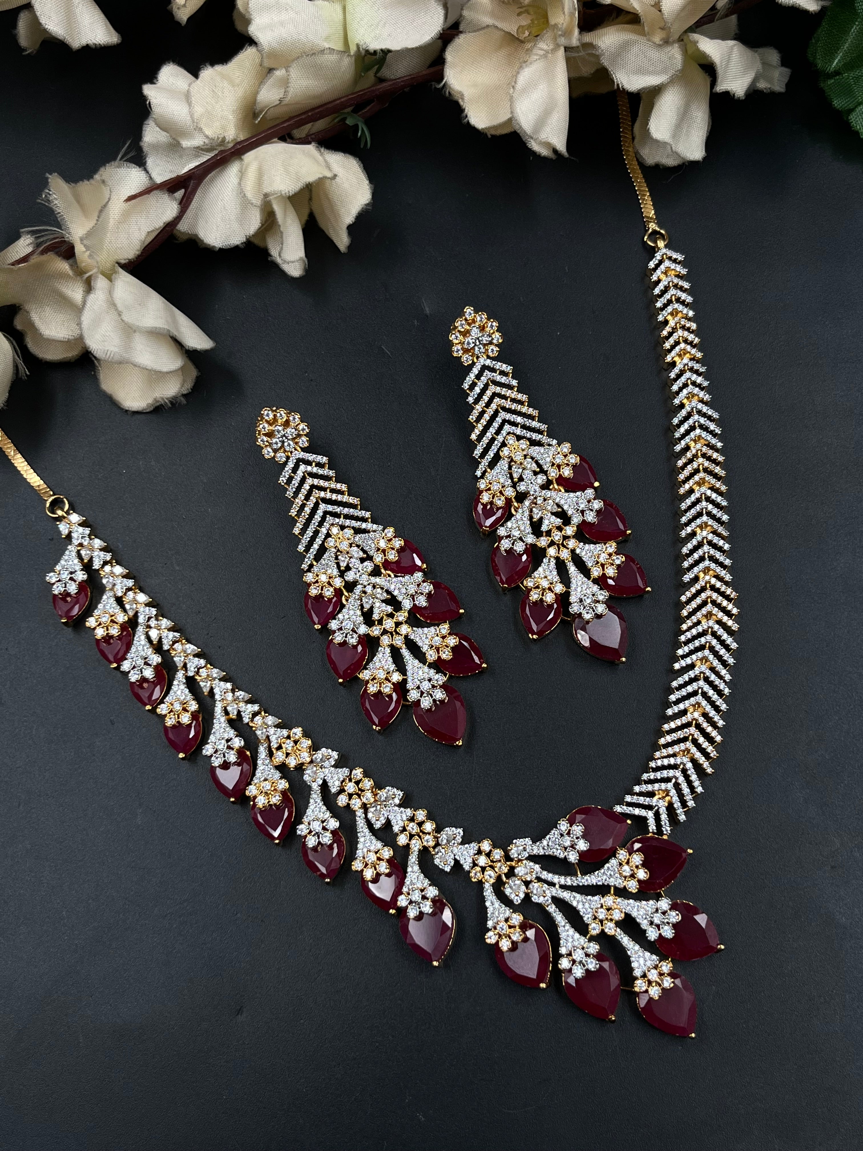 KIYAS NECKLACE