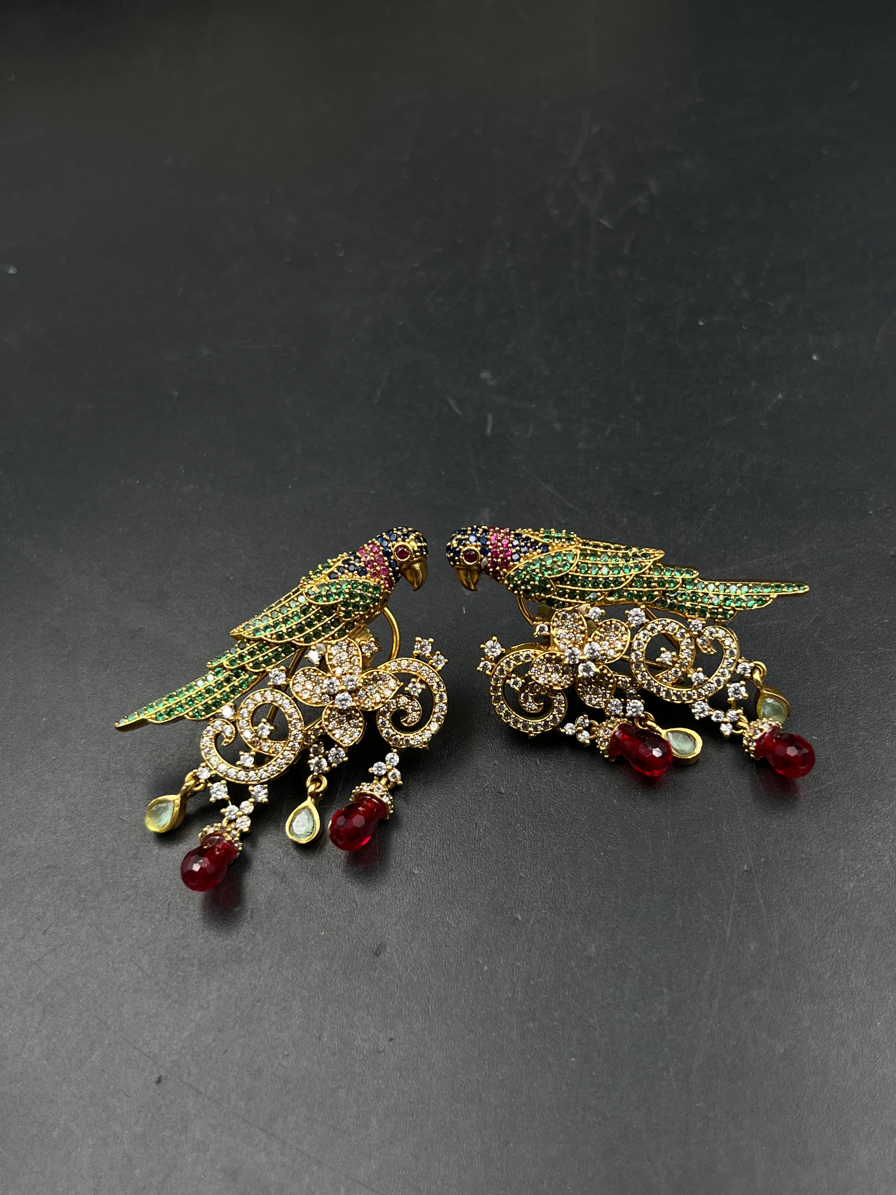 TIYA EARRING