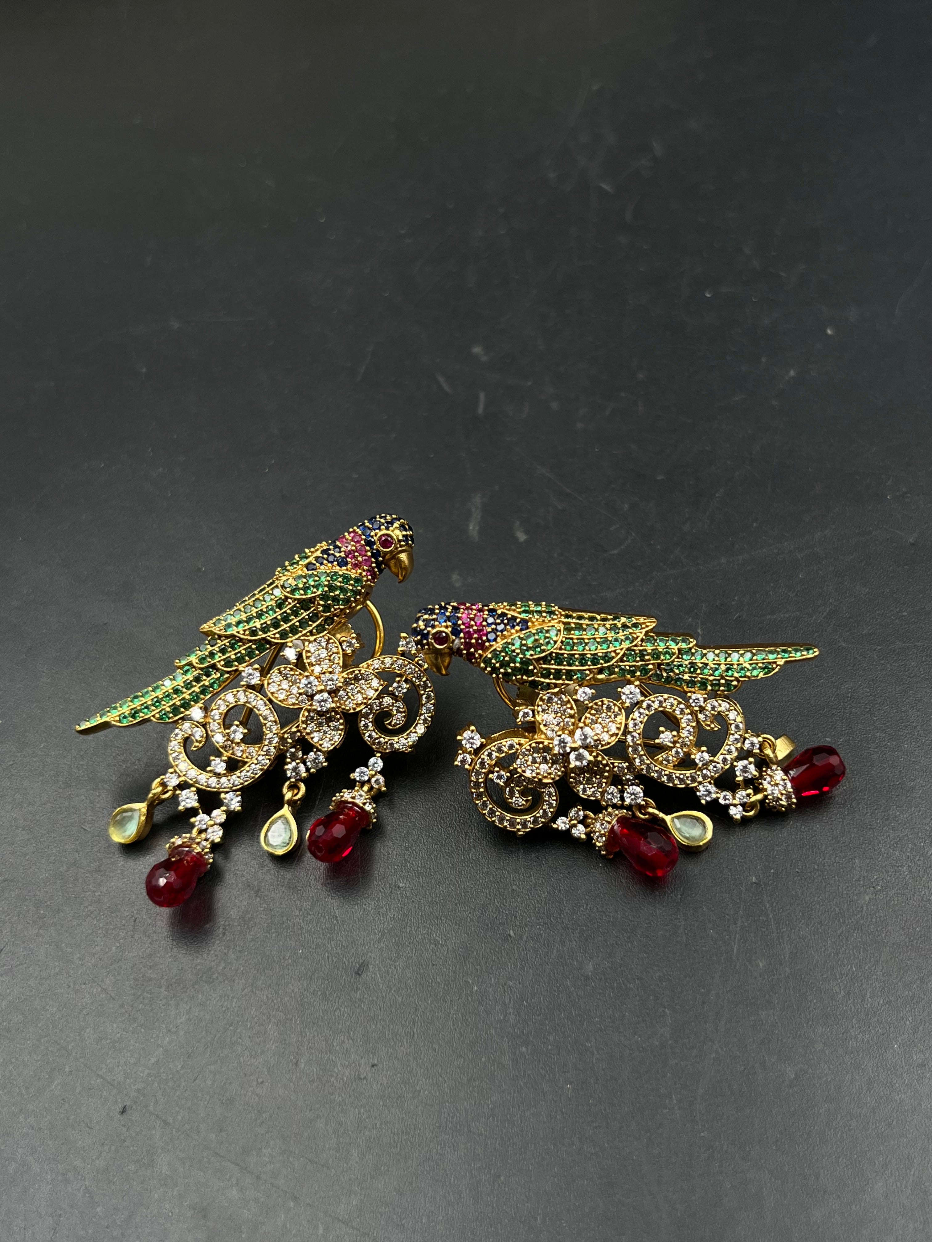 TIYA EARRING