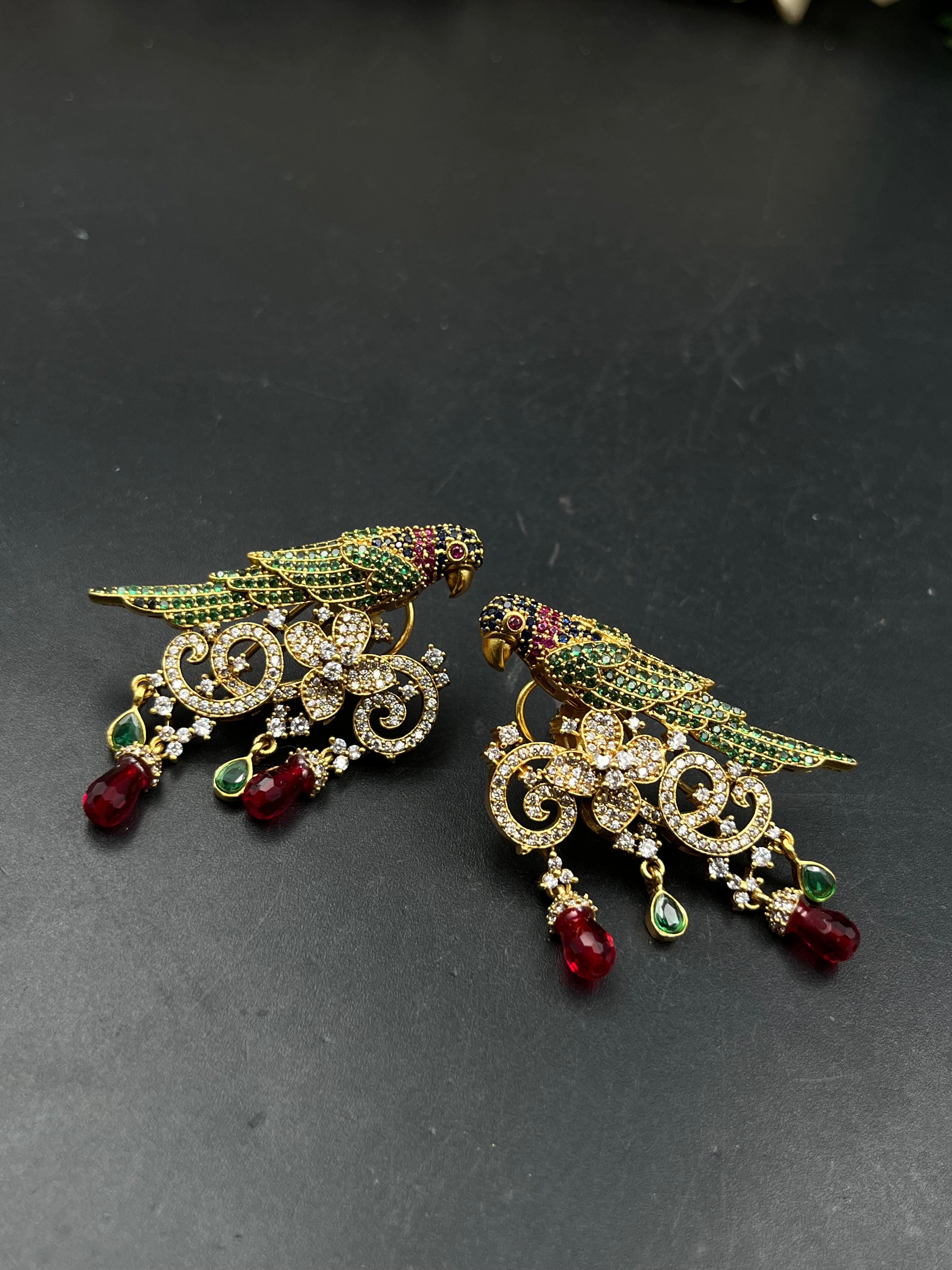 TIYA EARRING