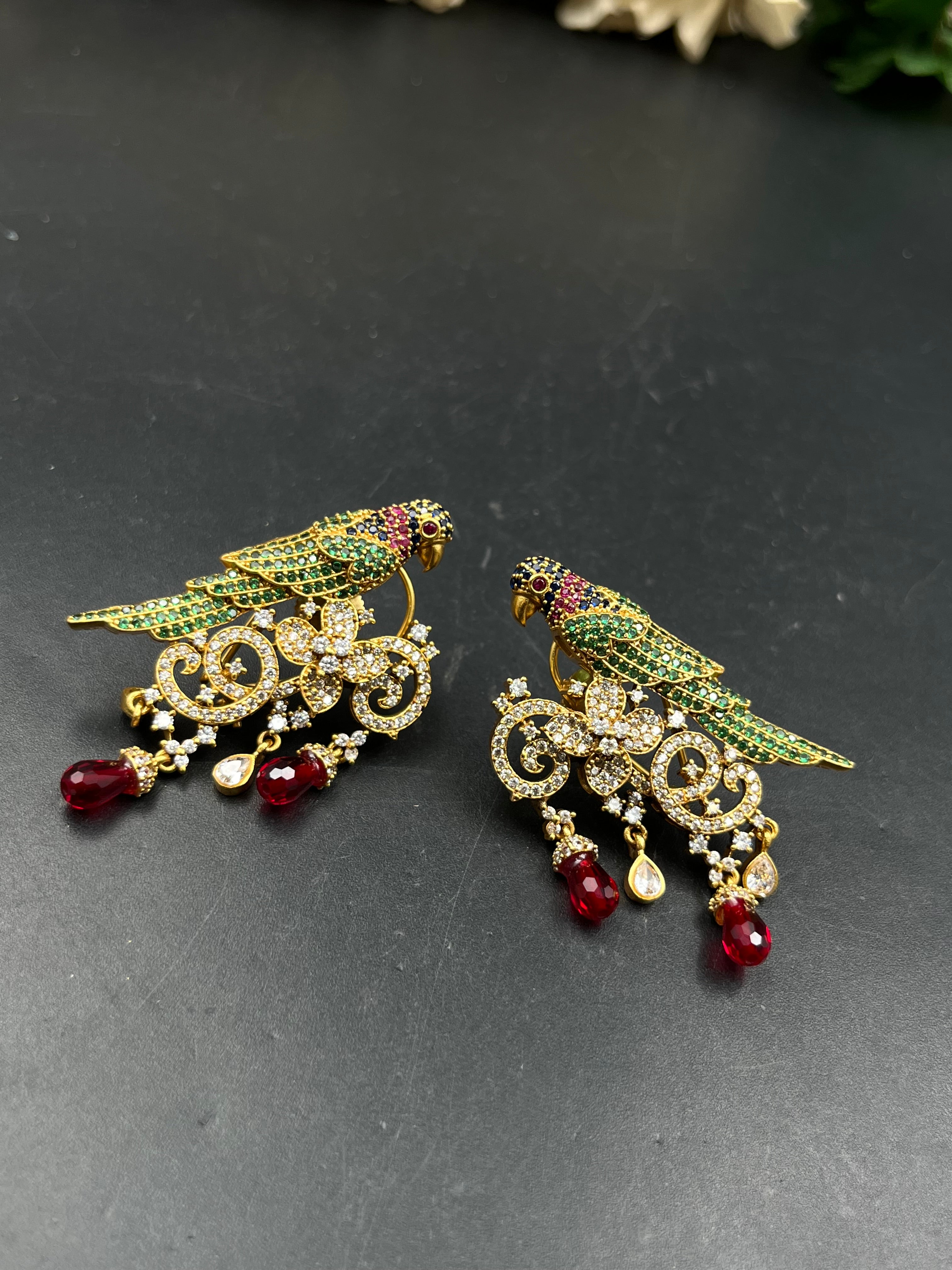 TIYA EARRING