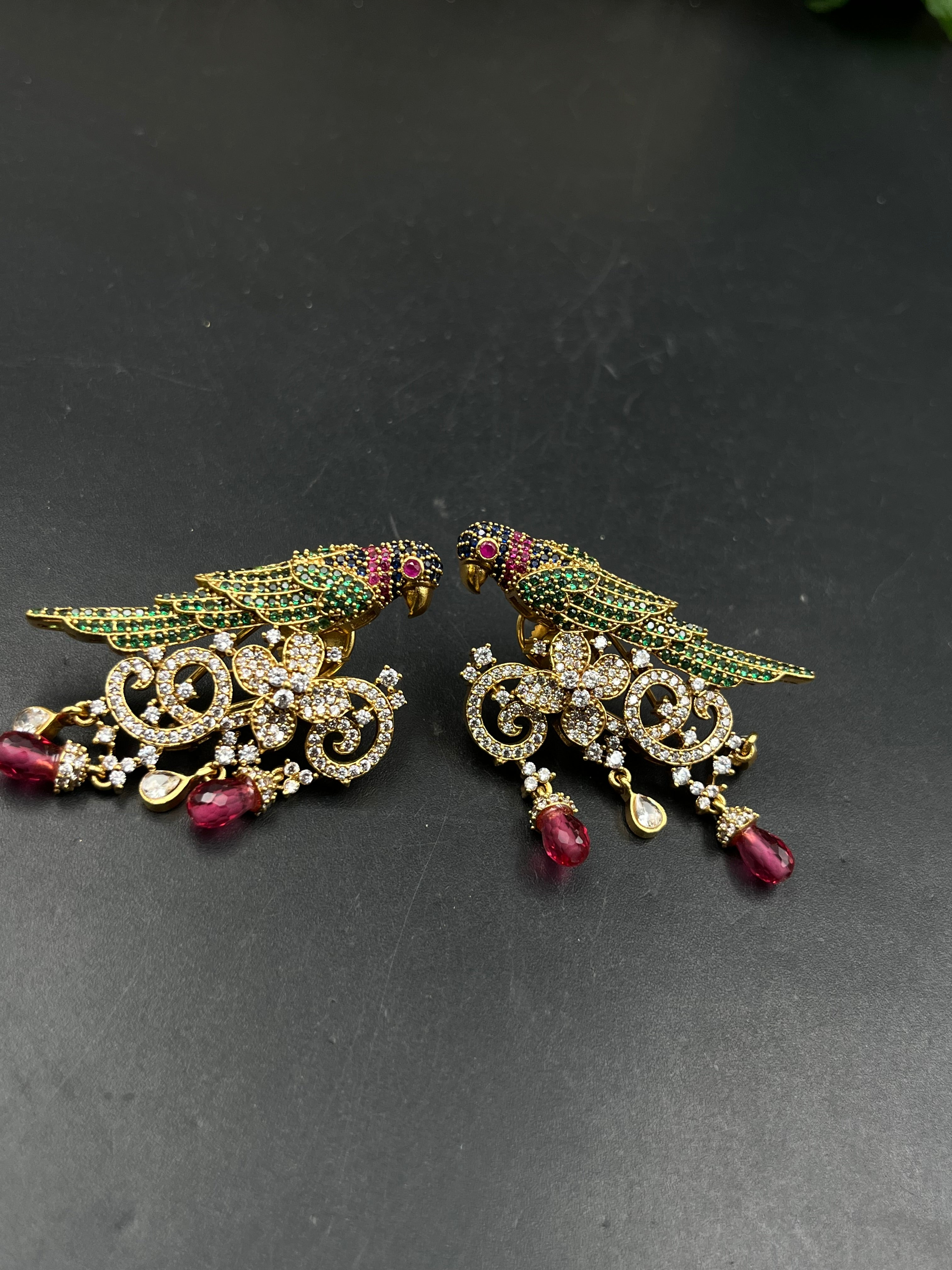 TIYA EARRING