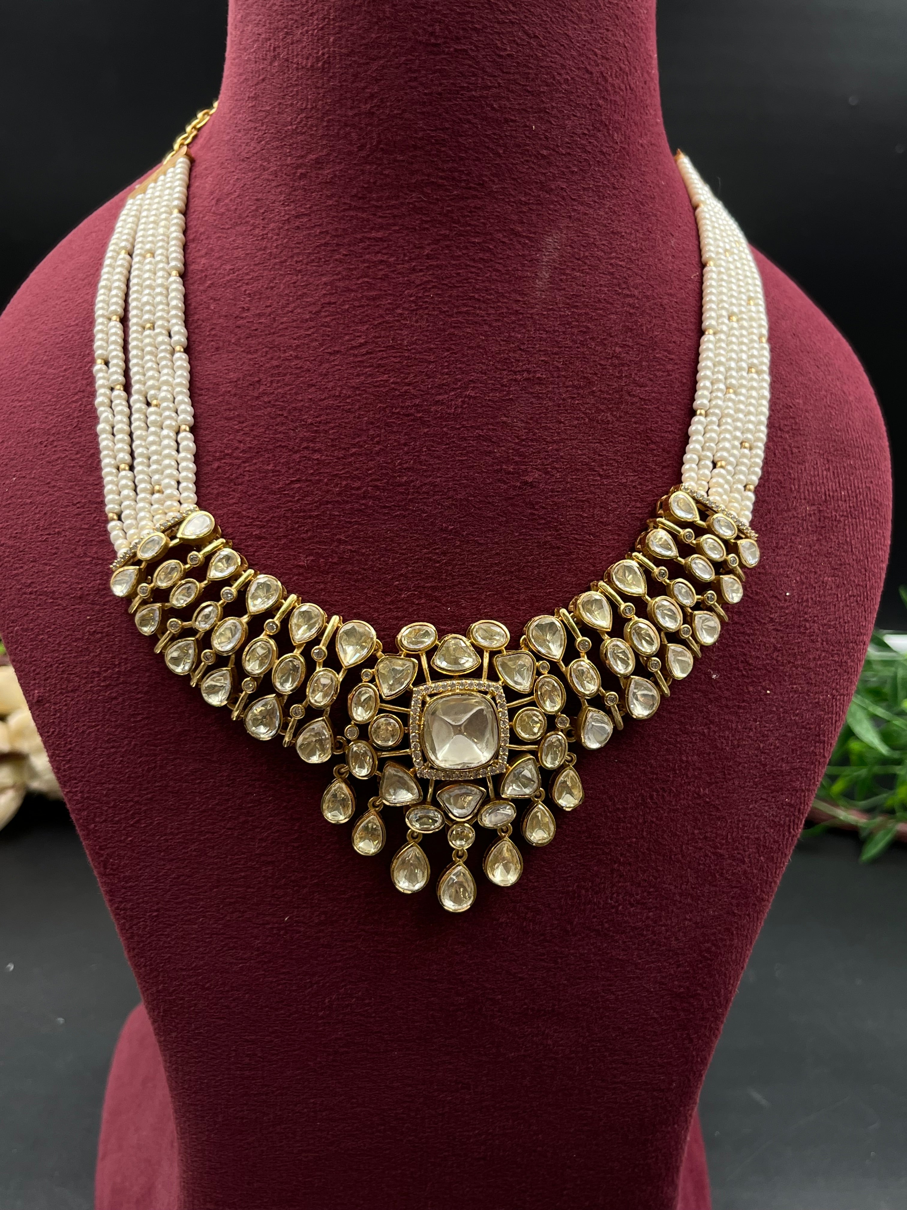 AANSHU NECKLACE