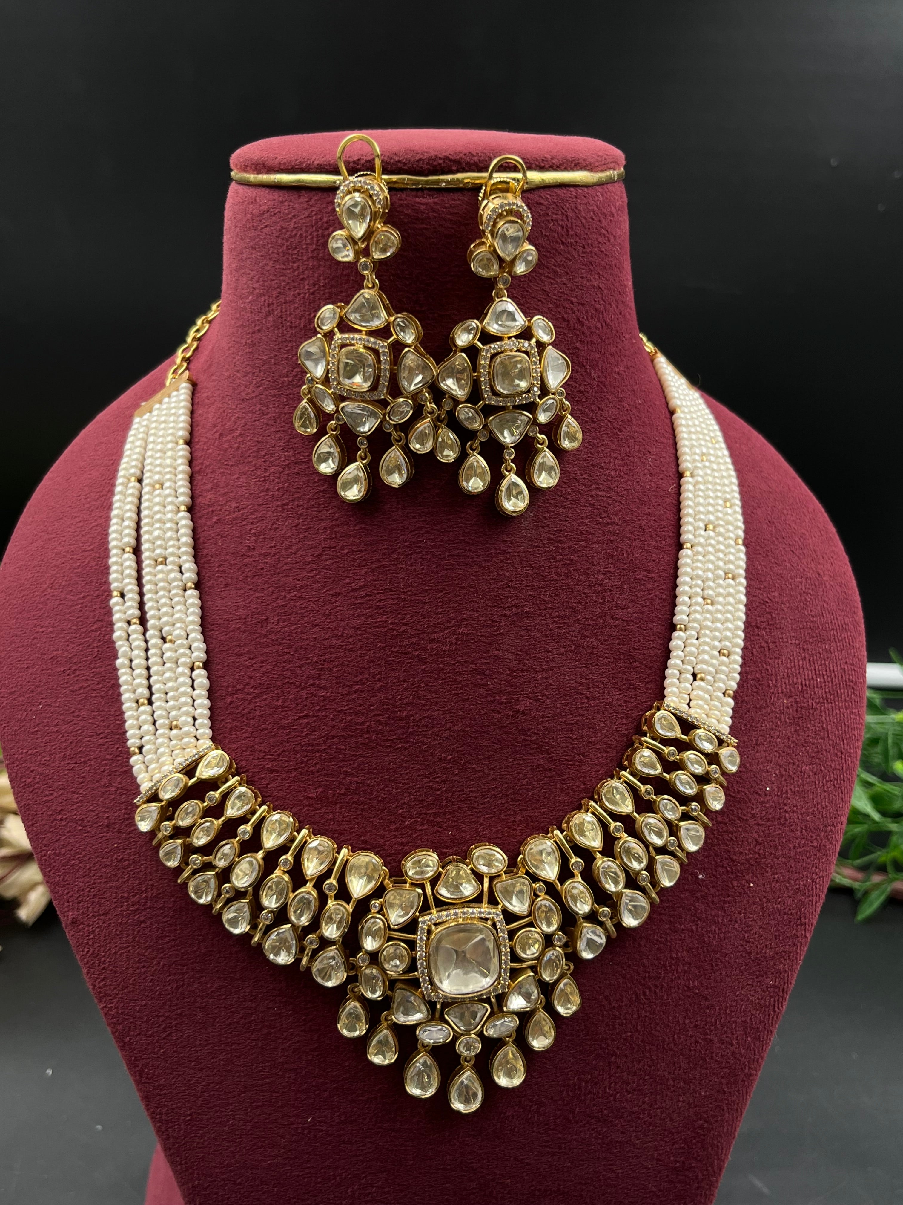 AANSHU NECKLACE