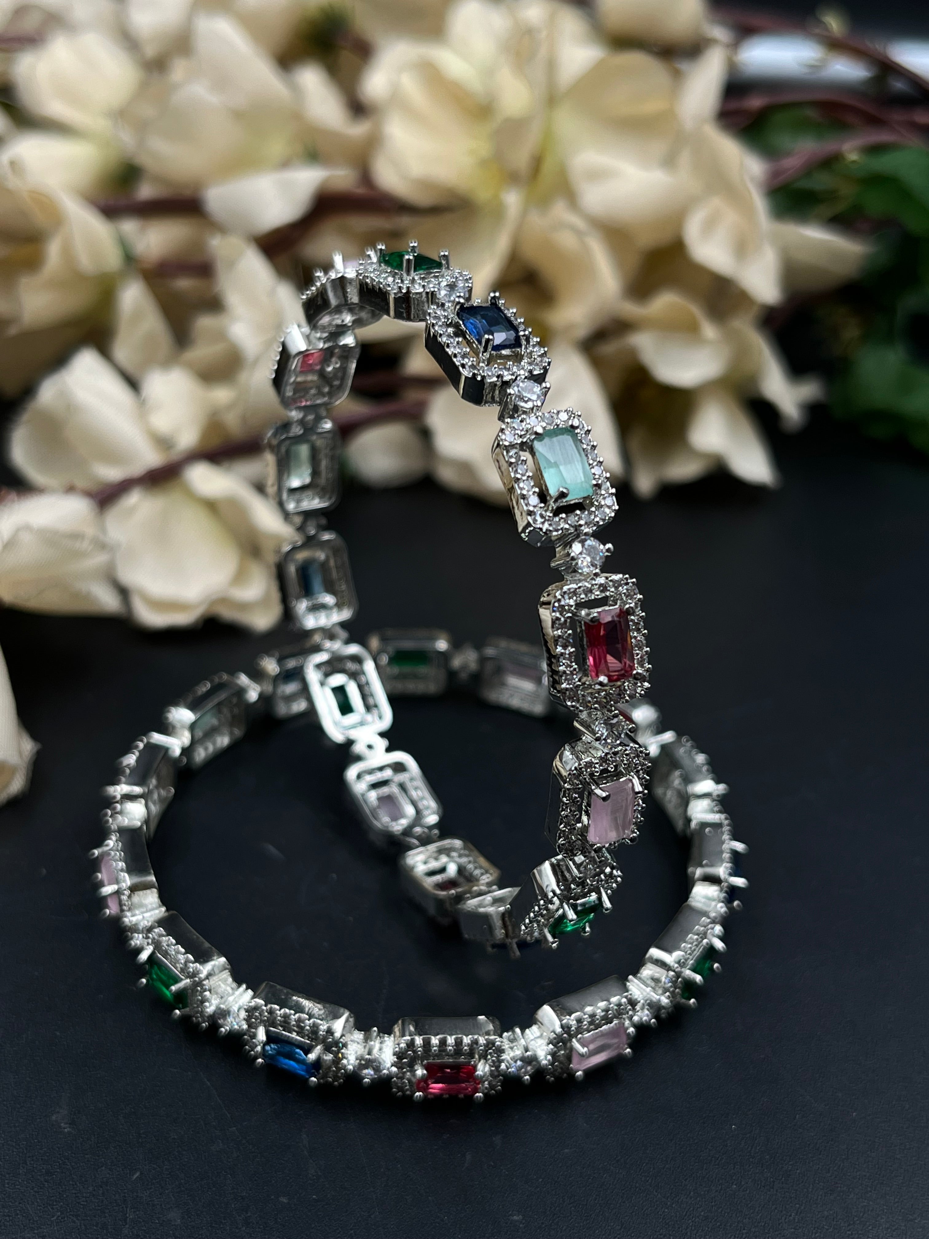 LIO BANGLES