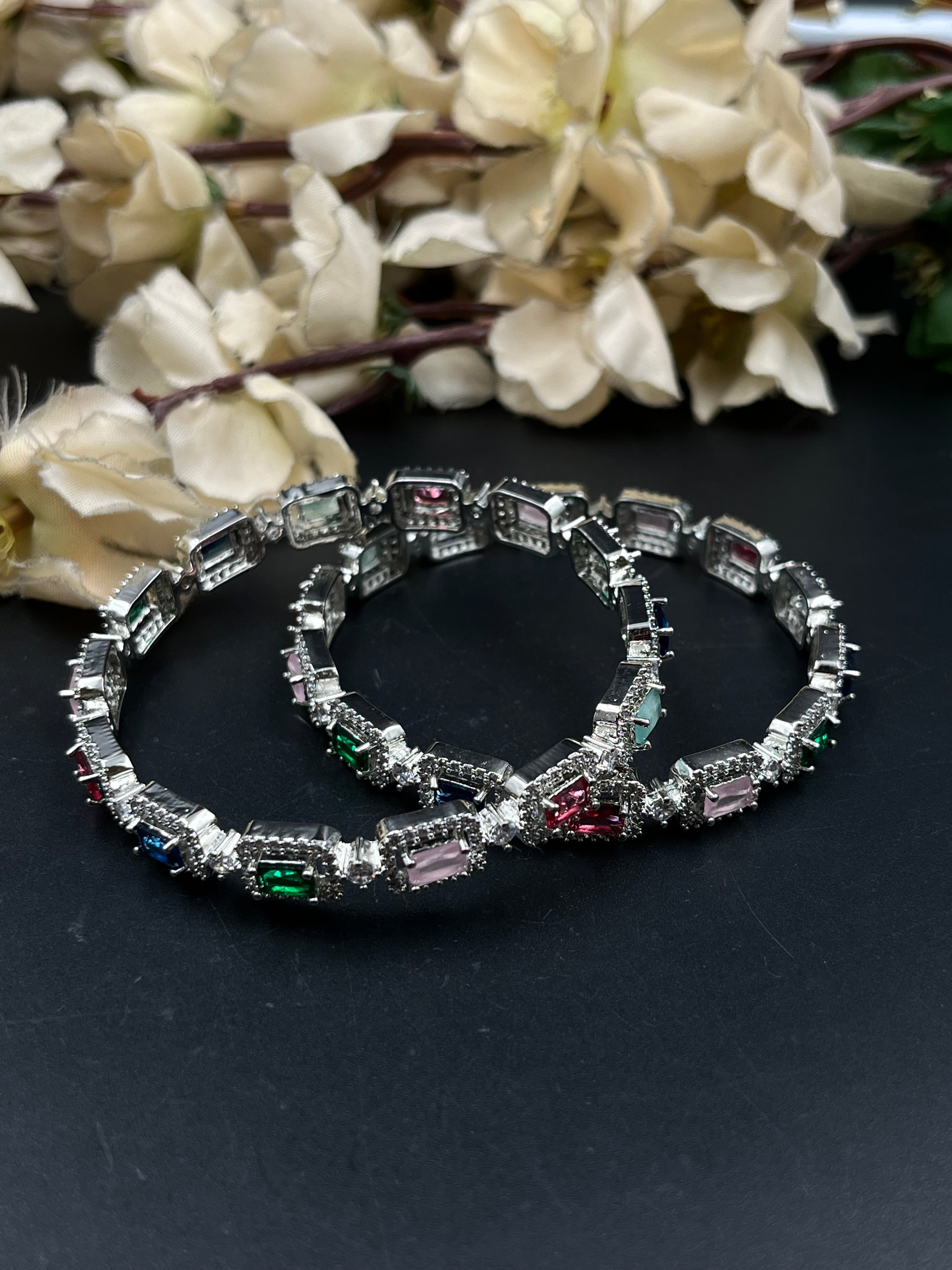 LIO BANGLES