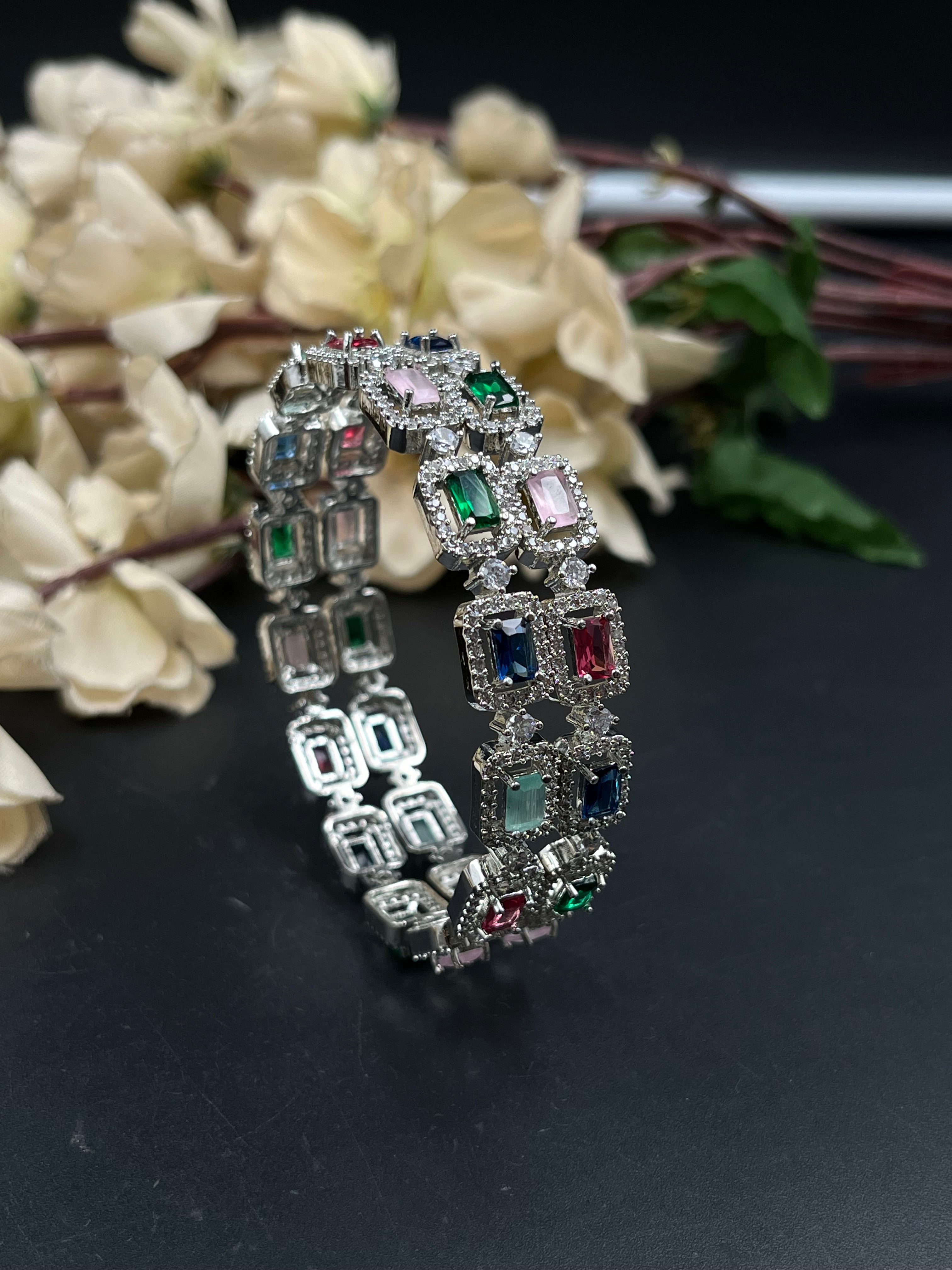LIO BANGLES