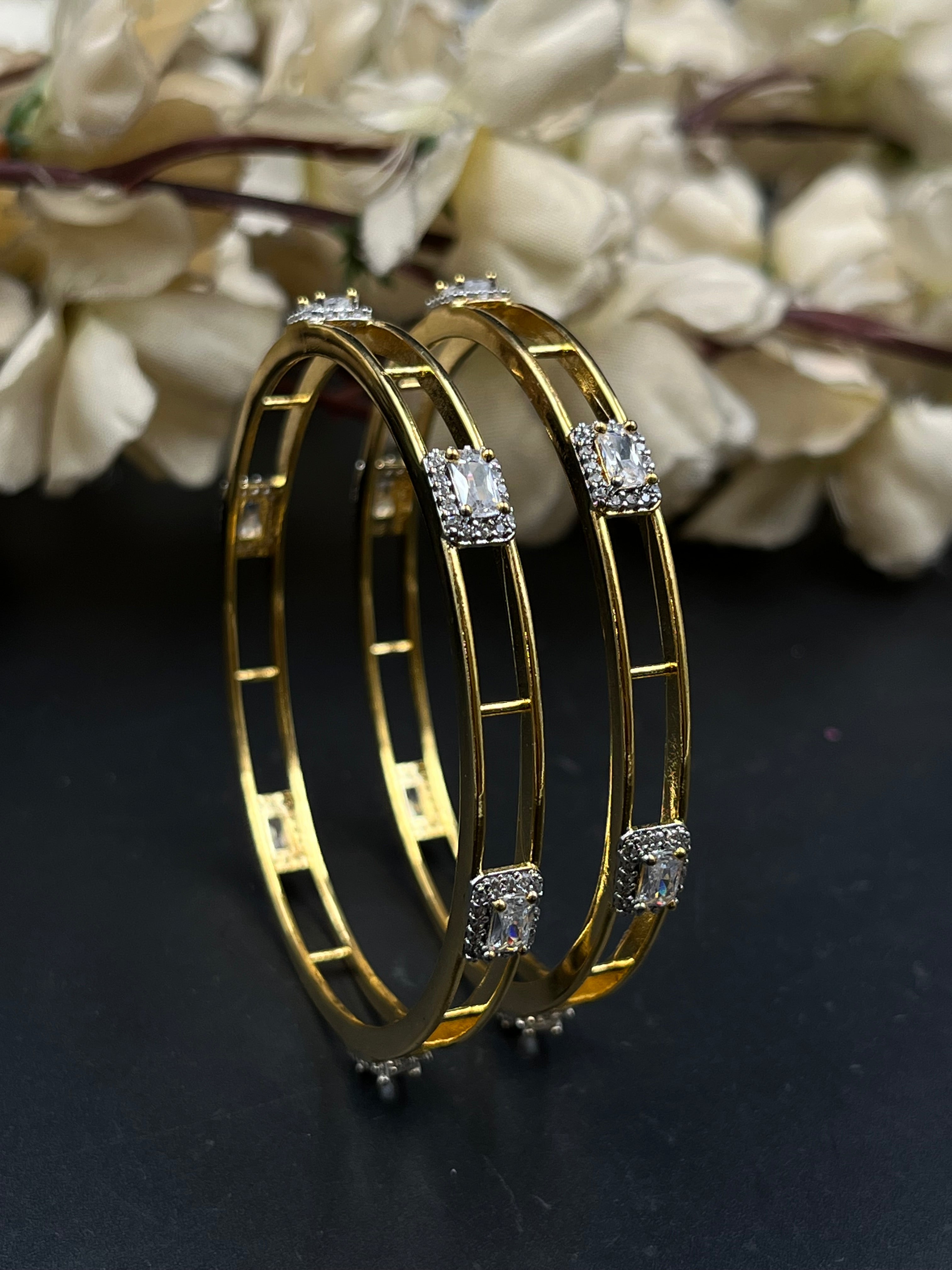 LIO BANGLES