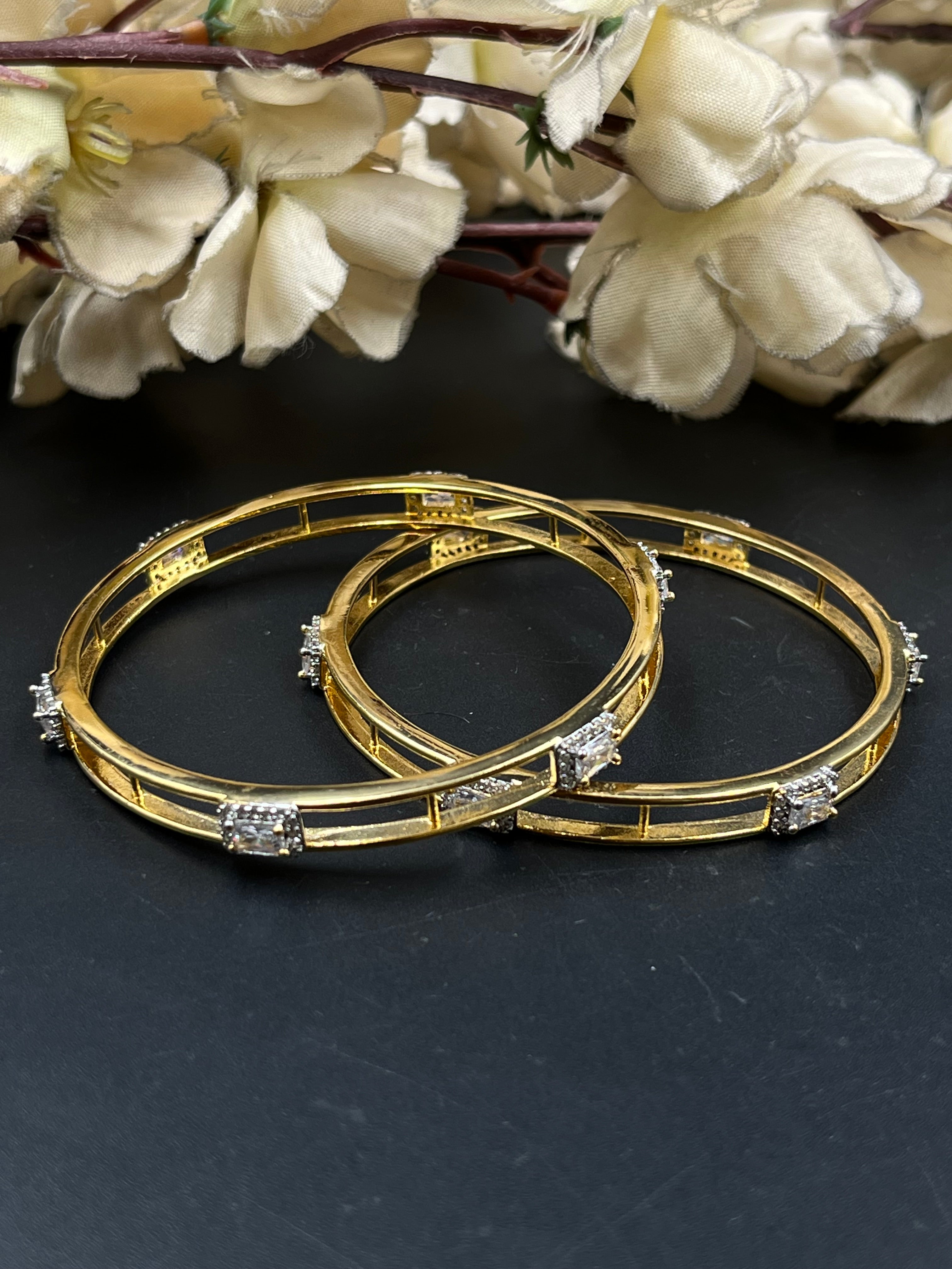 LIO BANGLES
