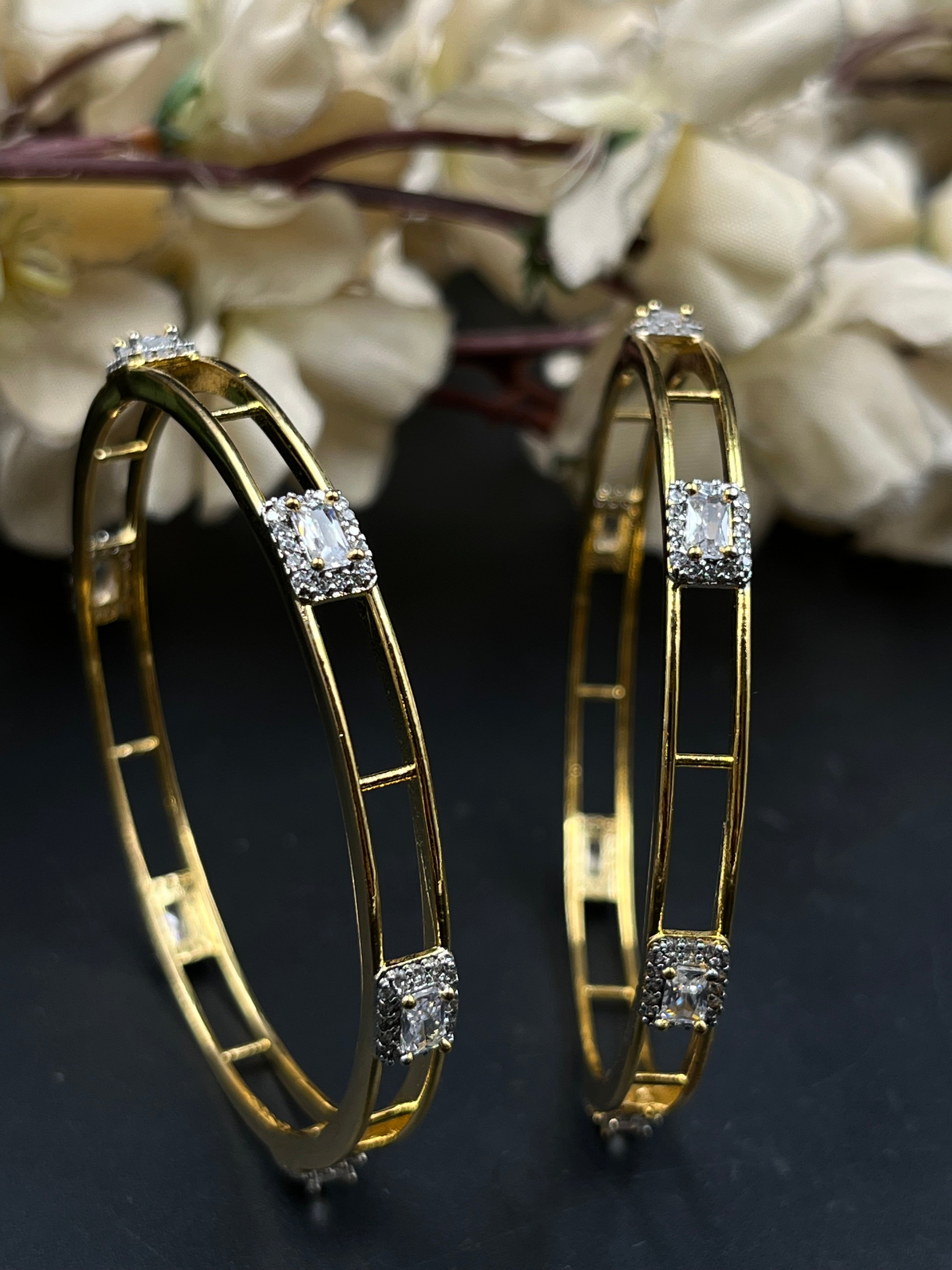 LIO BANGLES