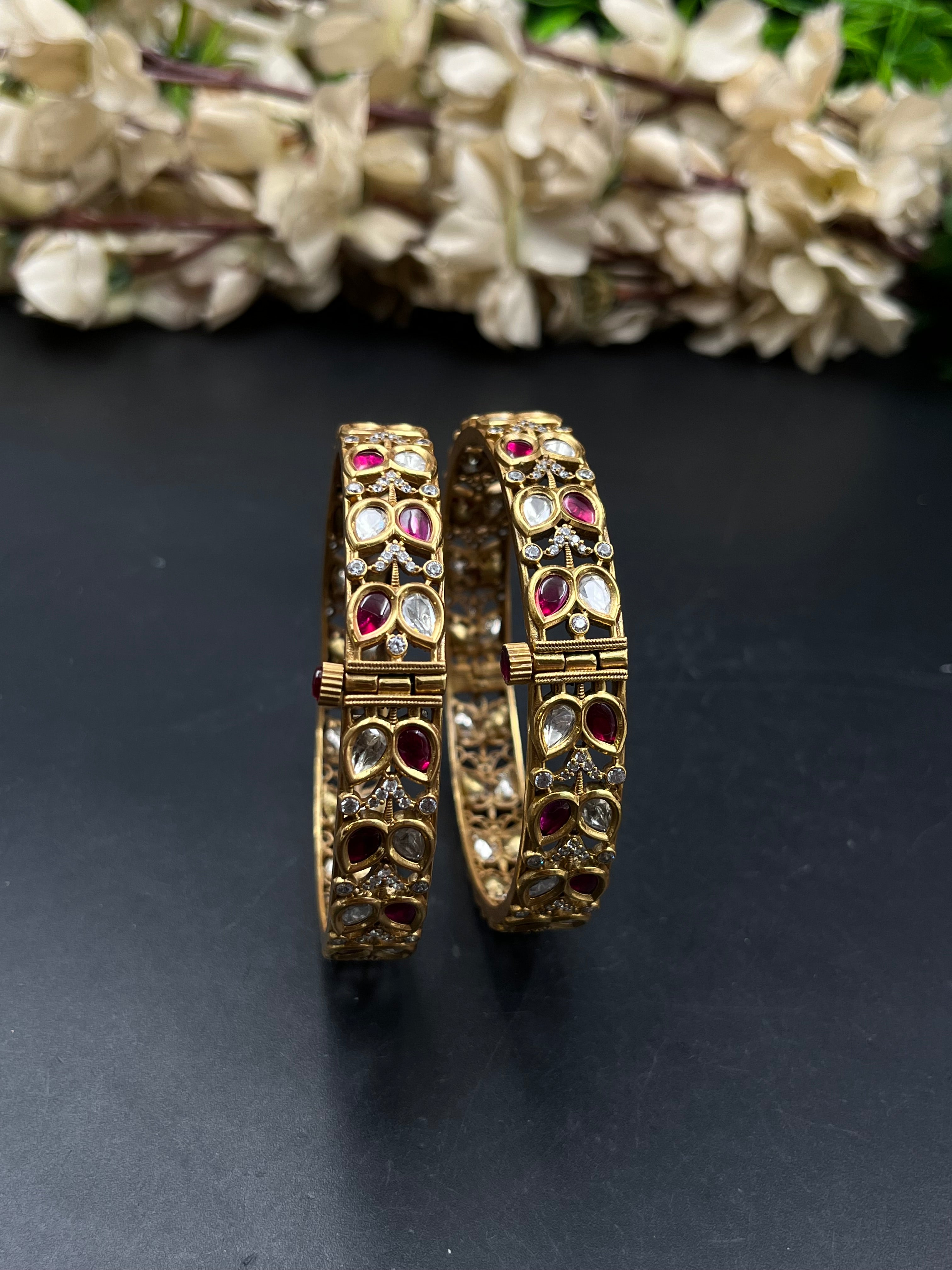 ZOYA BANGLE