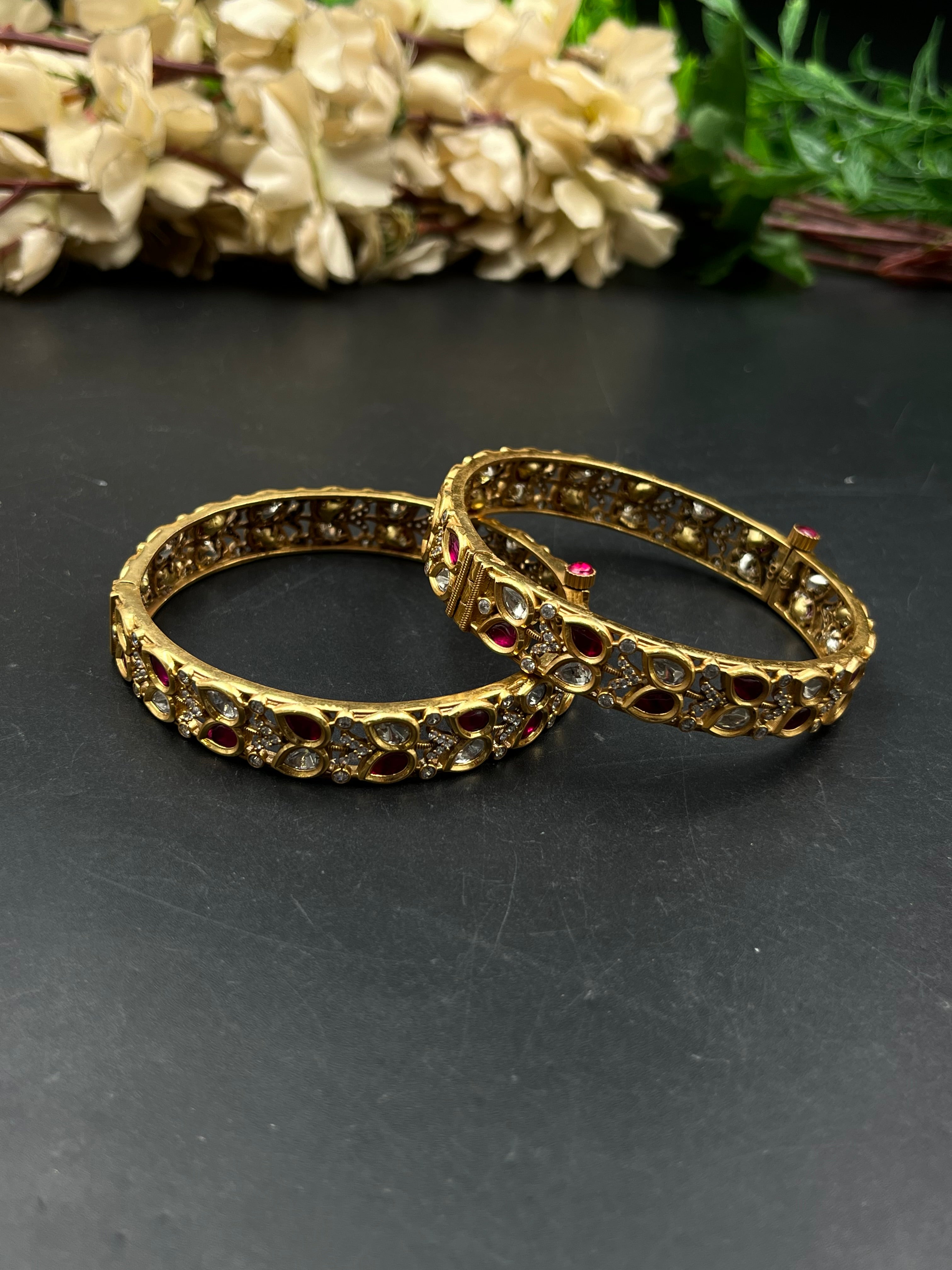ZOYA BANGLE
