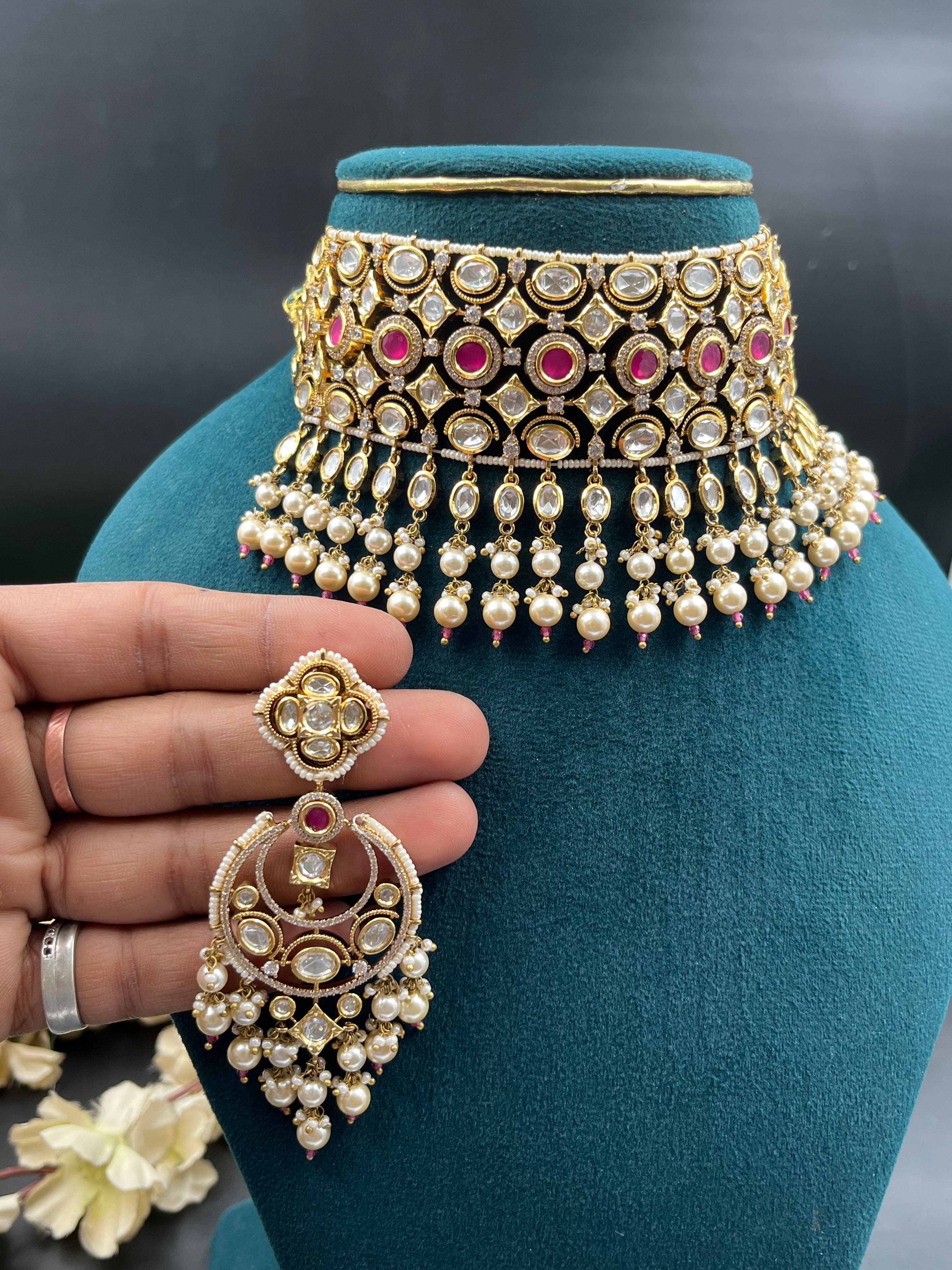BAHNU NECKLACE