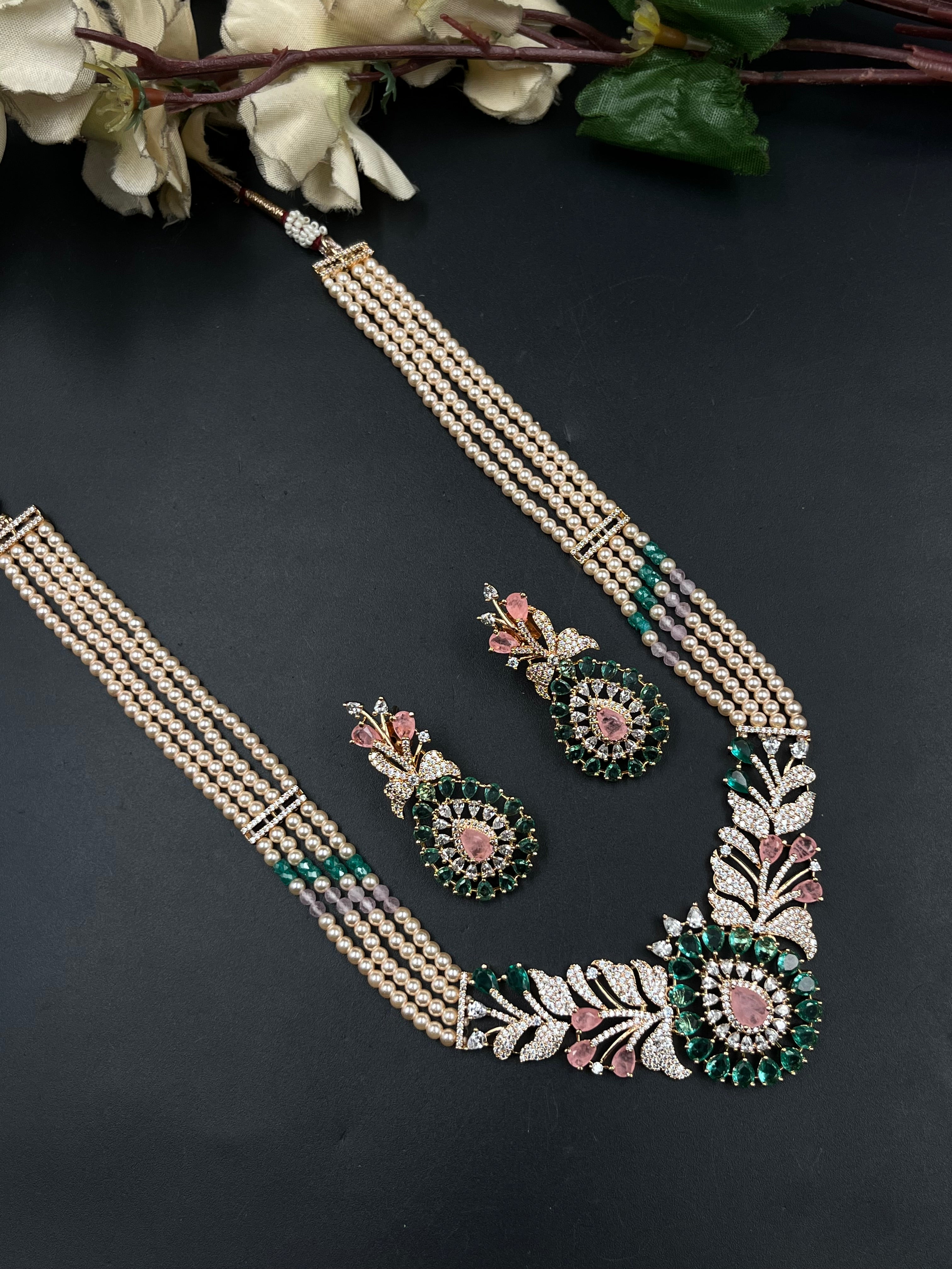 LIYAS NECKLACE