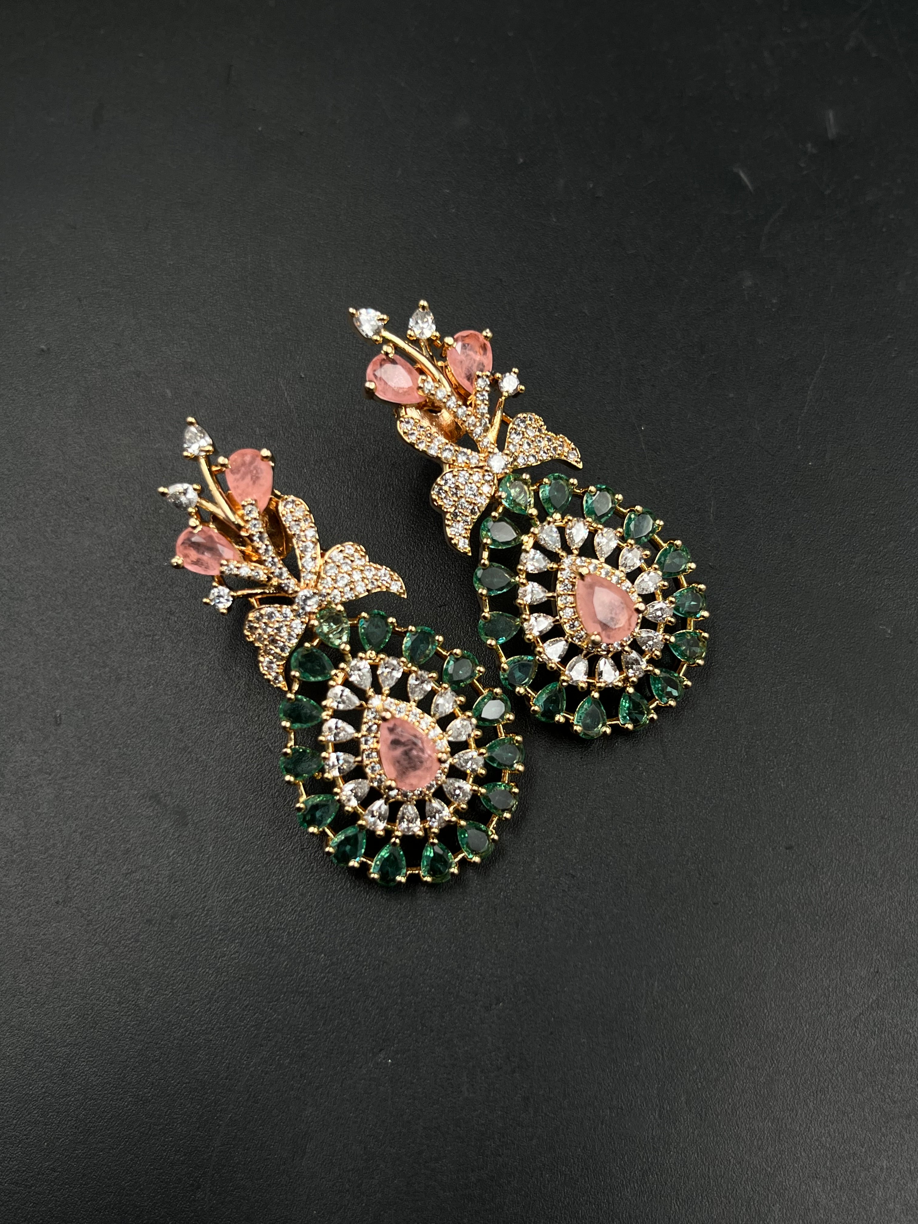 LIYAS NECKLACE