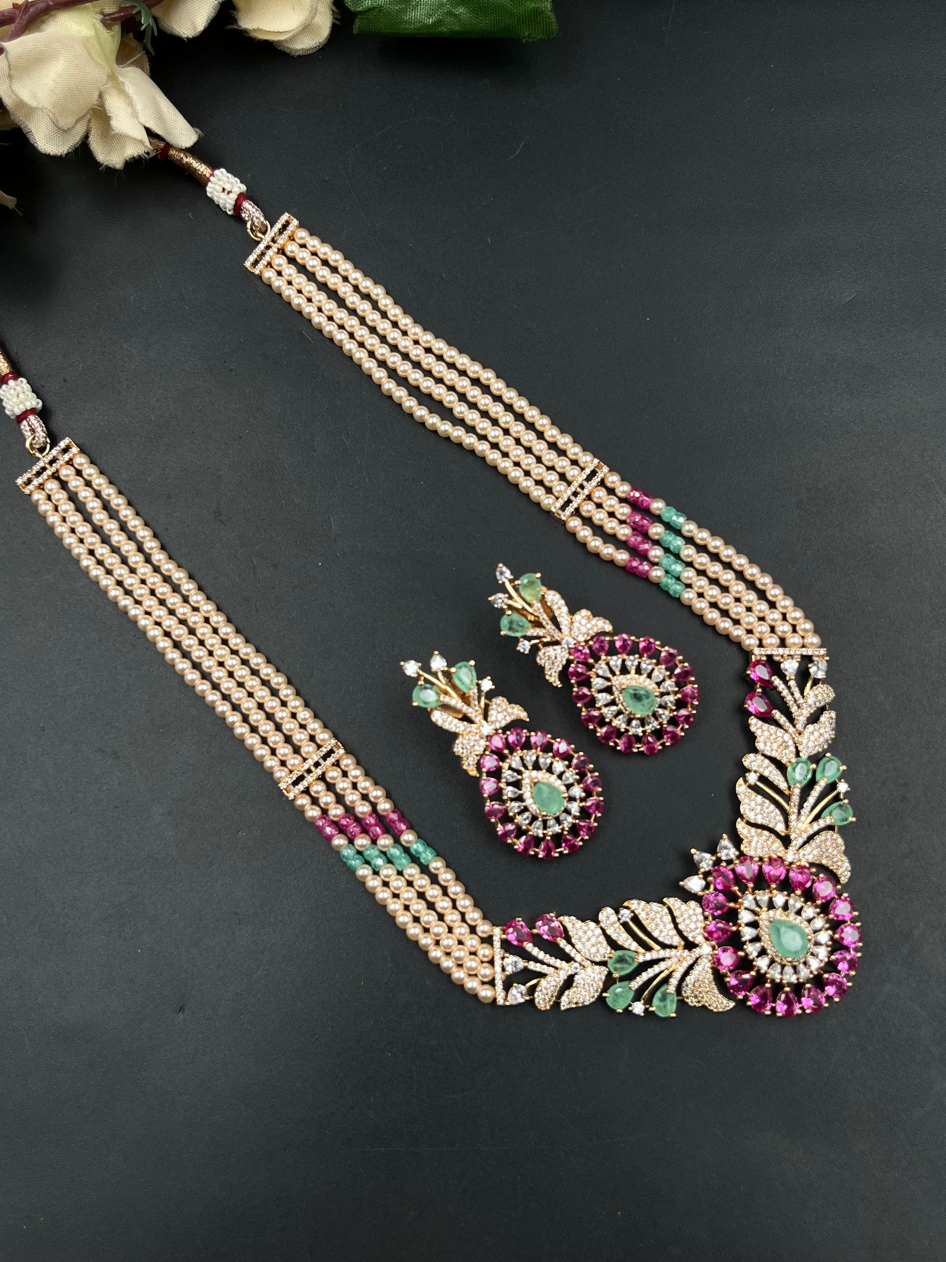 LIYAS NECKLACE