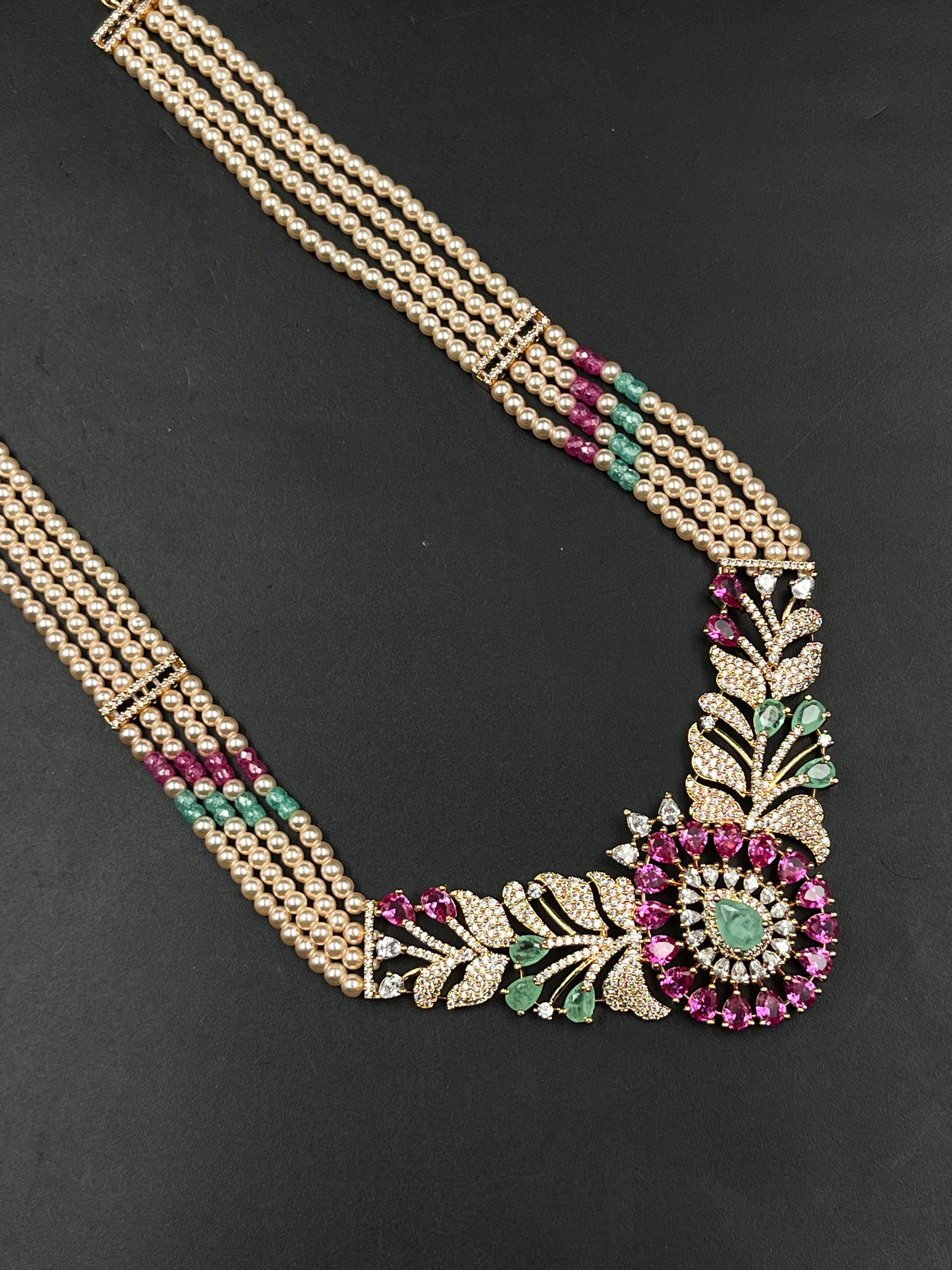 LIYAS NECKLACE