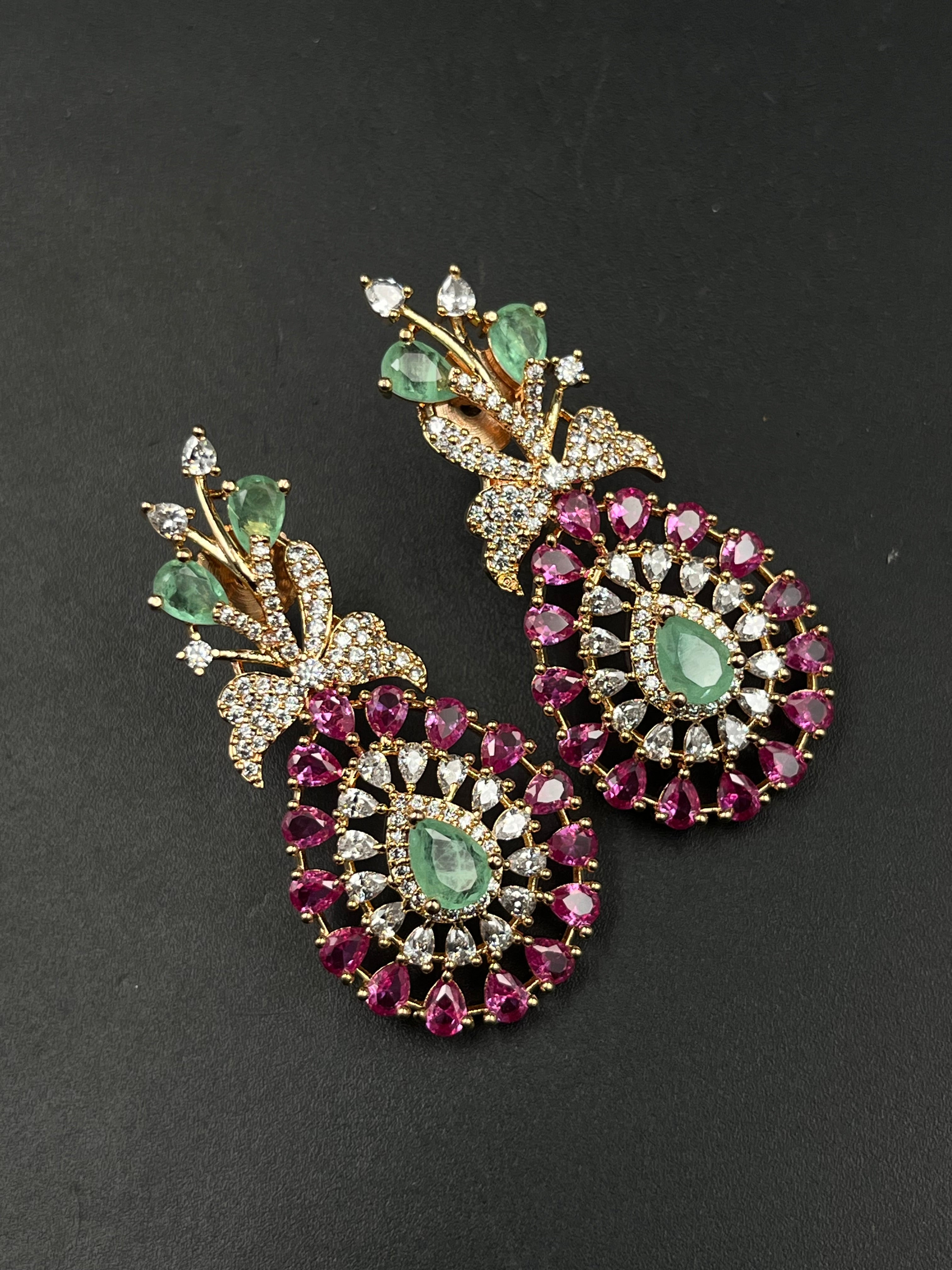 LIYAS NECKLACE